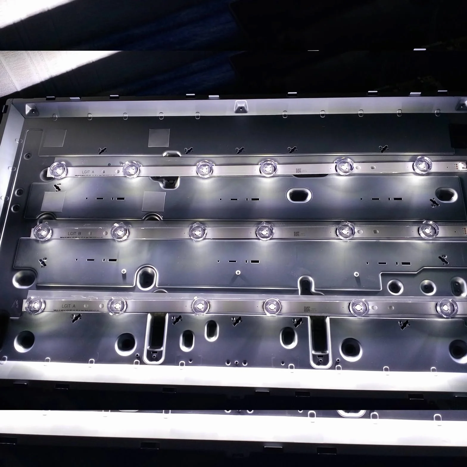 Bande de rétro-éclairage LED for LG 32 Pouces, 32LB570V-ZB 32LB570V-ZF 32LB570V-ZJ 32LB561B-TC 32LB561D-DC 32LF561V-ZF 32LF562U-ZC 32LF562V-ZC