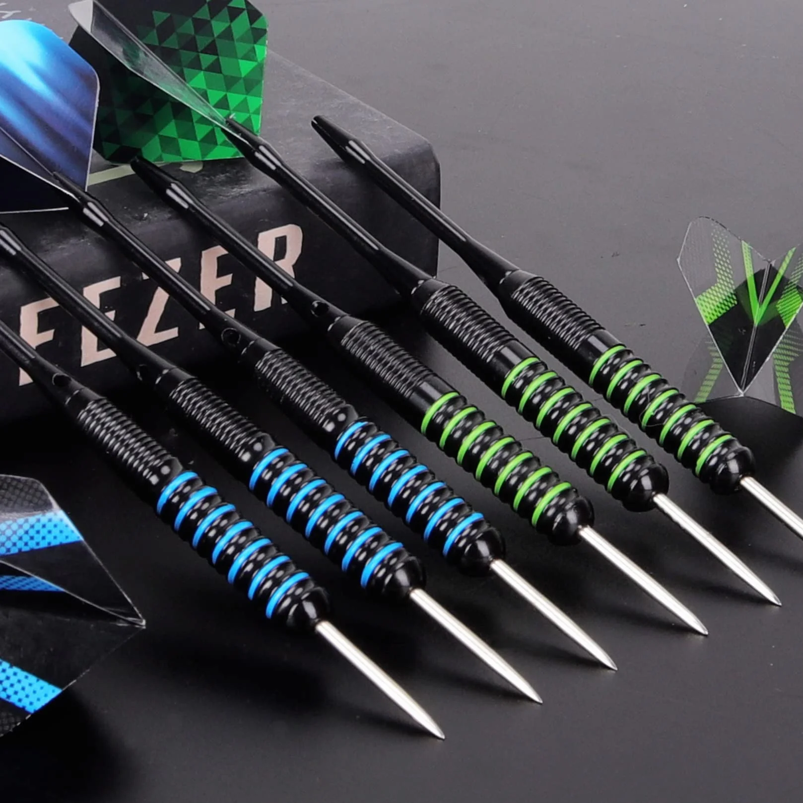 Lot de 12 fléchettes Professionnelles Pointe métal Tige Aluminium 18 Ailettes Anneaux