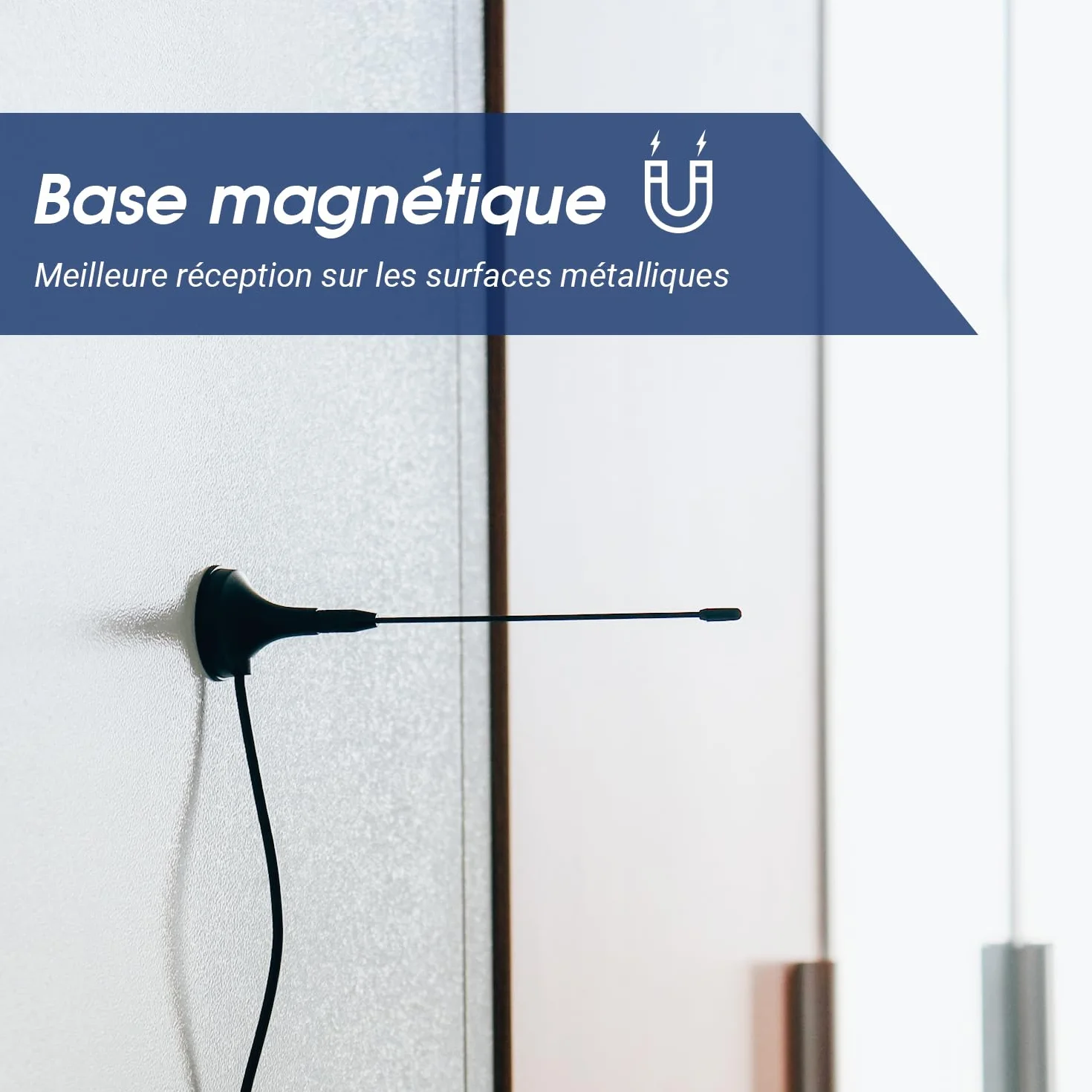 August DTA180 - Antenne TV Intérieur TNT HD - Puissante, Petite, Mini, Discrète, Portable, Base magnétique, Réception Optimale de la Télévision France Belgique Maison, Camping Car, Caravane - Noir