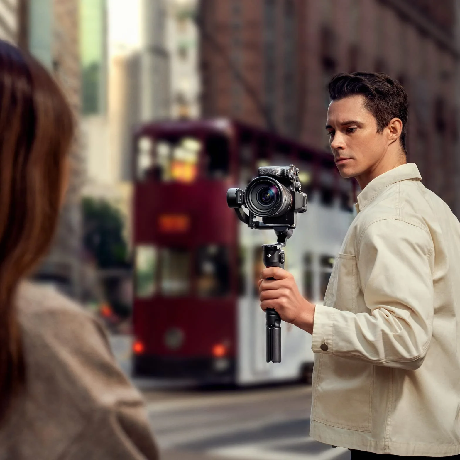 DJI RS 3 Mini, stabilisateur léger à nacelle 3 Axes pour Canon/Sony/Panasonic/Nikon/Fujifilm, Charge utile recommandée de 2 kg, contrôle obturateur par Bluetooth, Prise de Vue Verticale Native