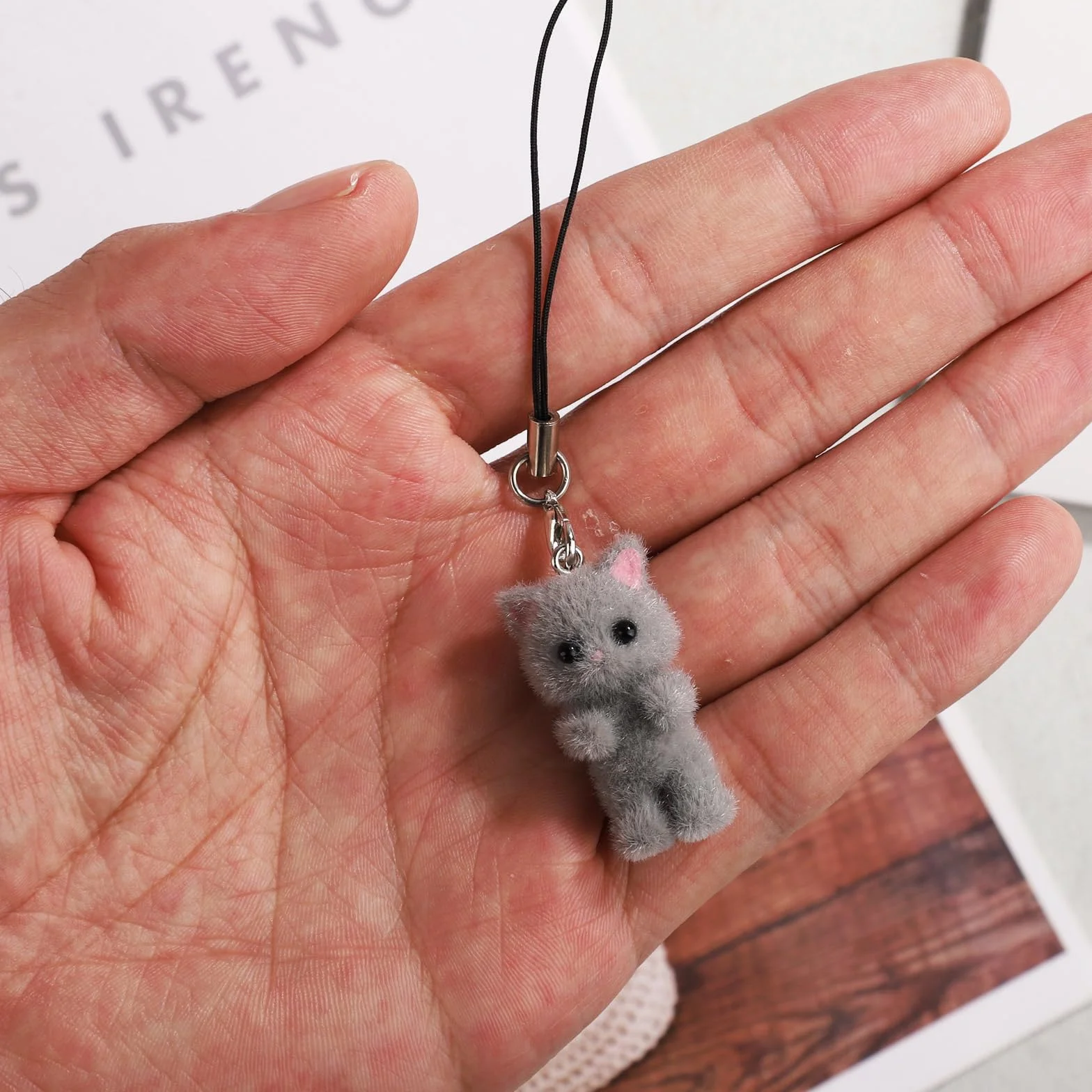 Pendentif de Téléphone Portable Chat, Mignon Charme de Téléphone Chat Y2K Gris Moelleux Charmes de Téléphone Esthétiques pour Porte-Clés Sac à Dos Sac à Main Appareil Photo Décoration