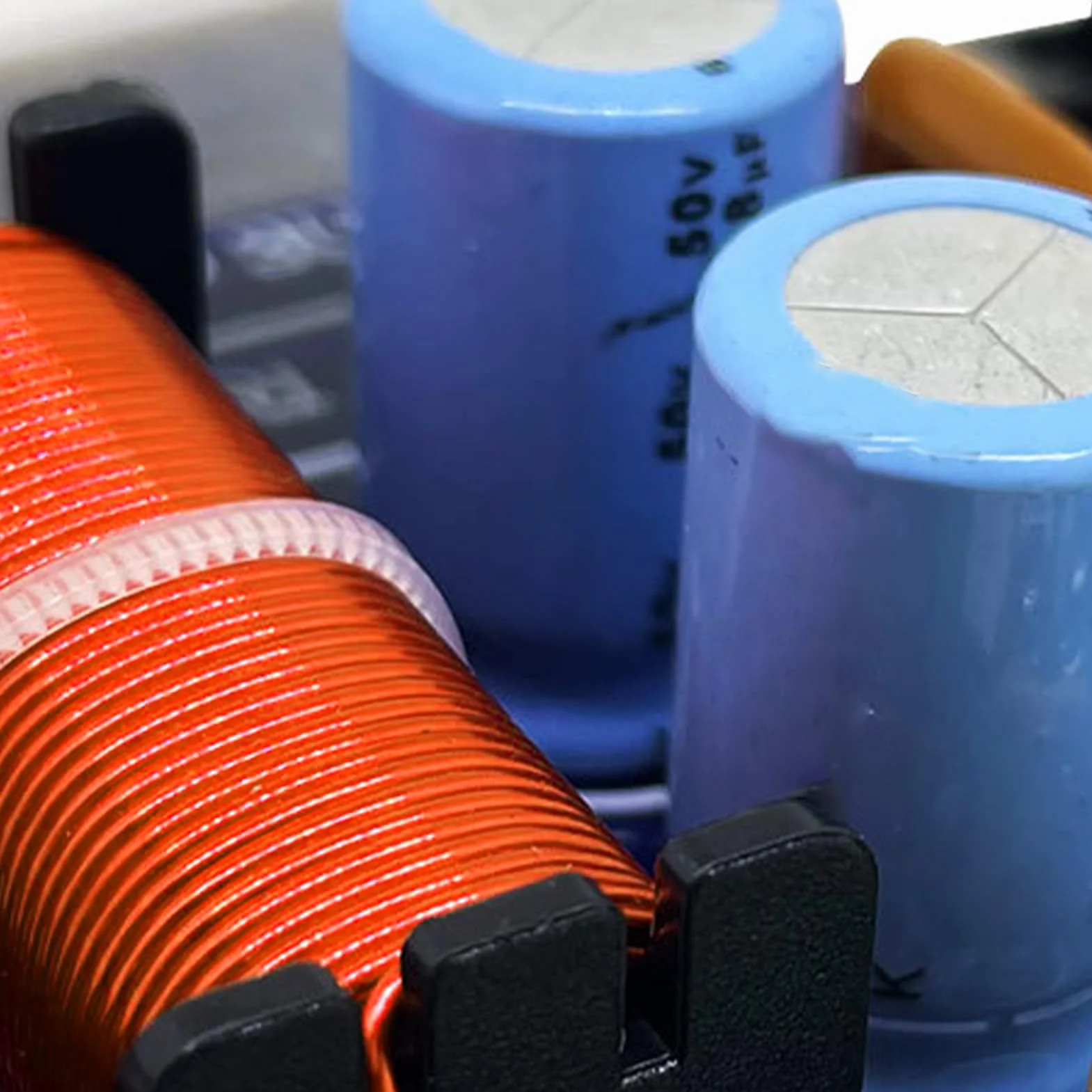 Crossover de fréquences de Haut-Parleur, Filtre Compact pour Haut-parleurs Audio, séparateur de fréquence Compact multivoies Haute Performance pour Une optimisation de la clarté Lors de la