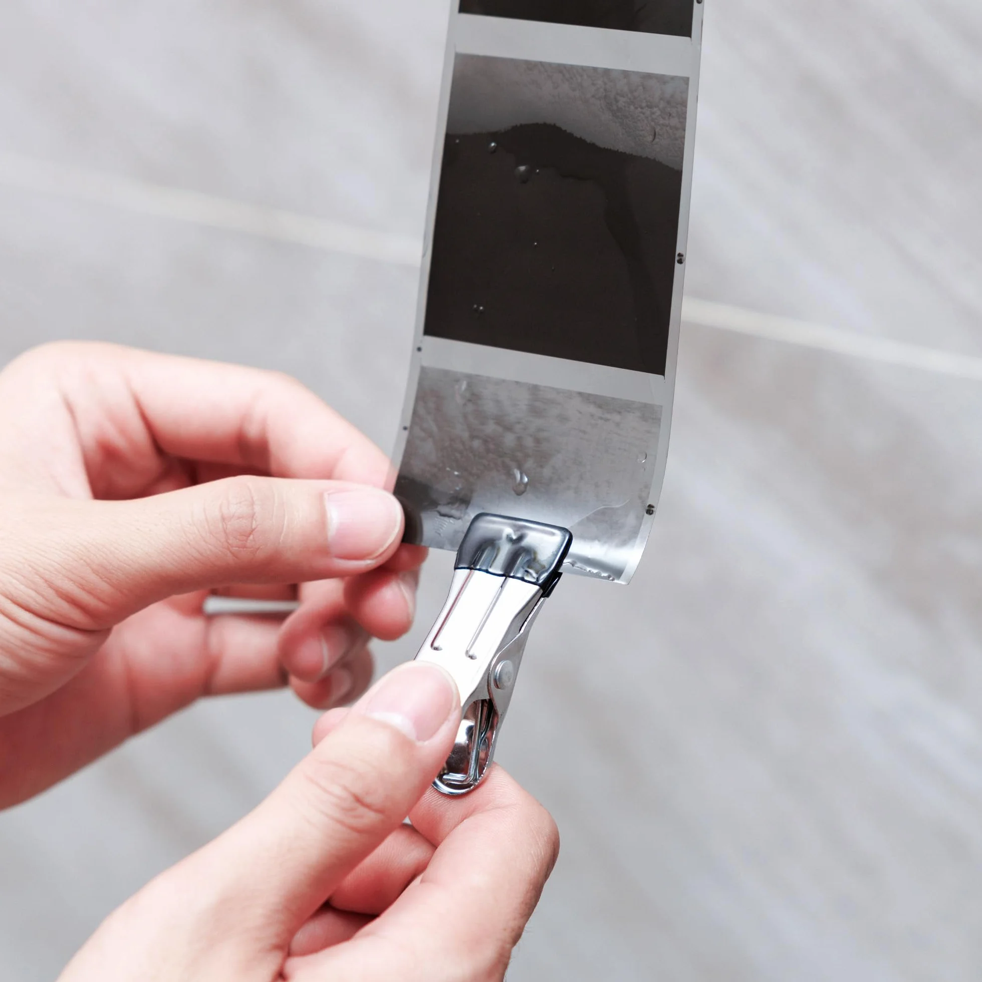 JJC Séchoir à film en acier inoxydable pour 120 films de 35 mm avec 10 clips, support de film en acier inoxydable pour films de 135, 120, 4 x 5, cadre pliable, résistant au vent, pas de rayures