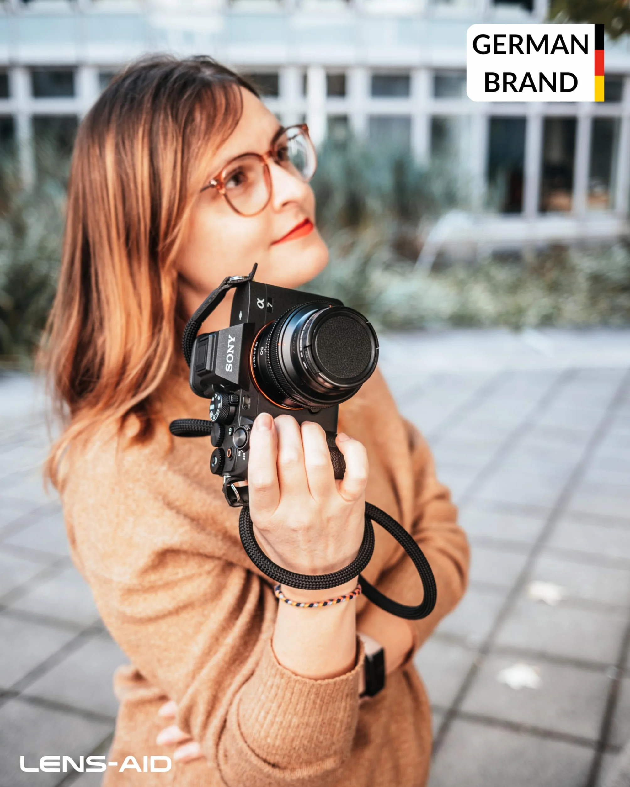 Lens-Aid Bouchon d'objectif Retro 43 mm avec Fermeture à Clip pour objectifs d'appareil Photo |du Capuchon d'objectif pour appareils numériques rétro| Compatible avec Fujifilm, Sony, Canon, Nikon