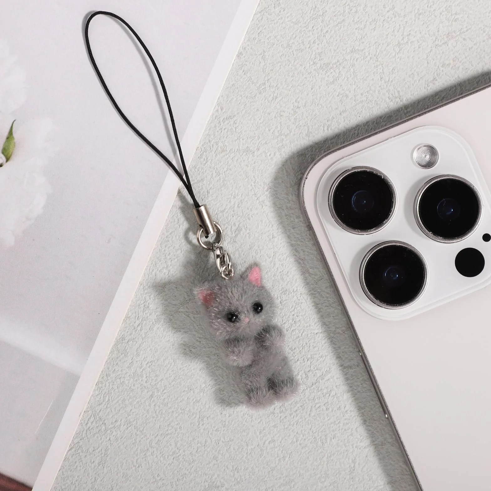 Pendentif de Téléphone Portable Chat, Mignon Charme de Téléphone Chat Y2K Gris Moelleux Charmes de Téléphone Esthétiques pour Porte-Clés Sac à Dos Sac à Main Appareil Photo Décoration