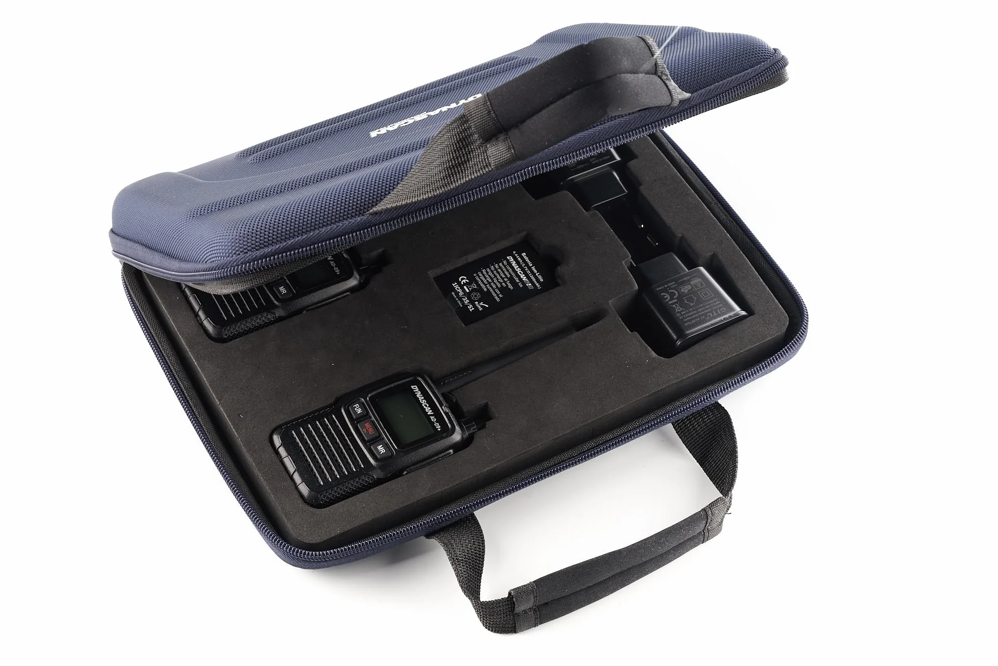 Dynascan AD-09+ Plus Pack de 2 Talkies-Walkies PMR446 avec Mallette Professionnelle – Ultra-Compact, Châssis Aluminium, 16 Canaux, Recharge USB, Oreillettes Incluses