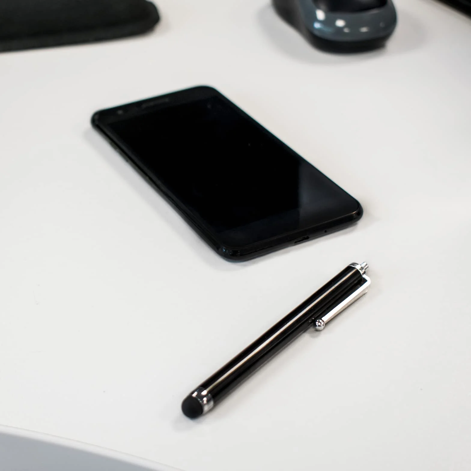 TRIXES Stylet de Haute qualité pour Apple iPhone Tablet 3G, 3GS, 4, Ainsi Que pour iPad 1 et 2 WiFi 3G