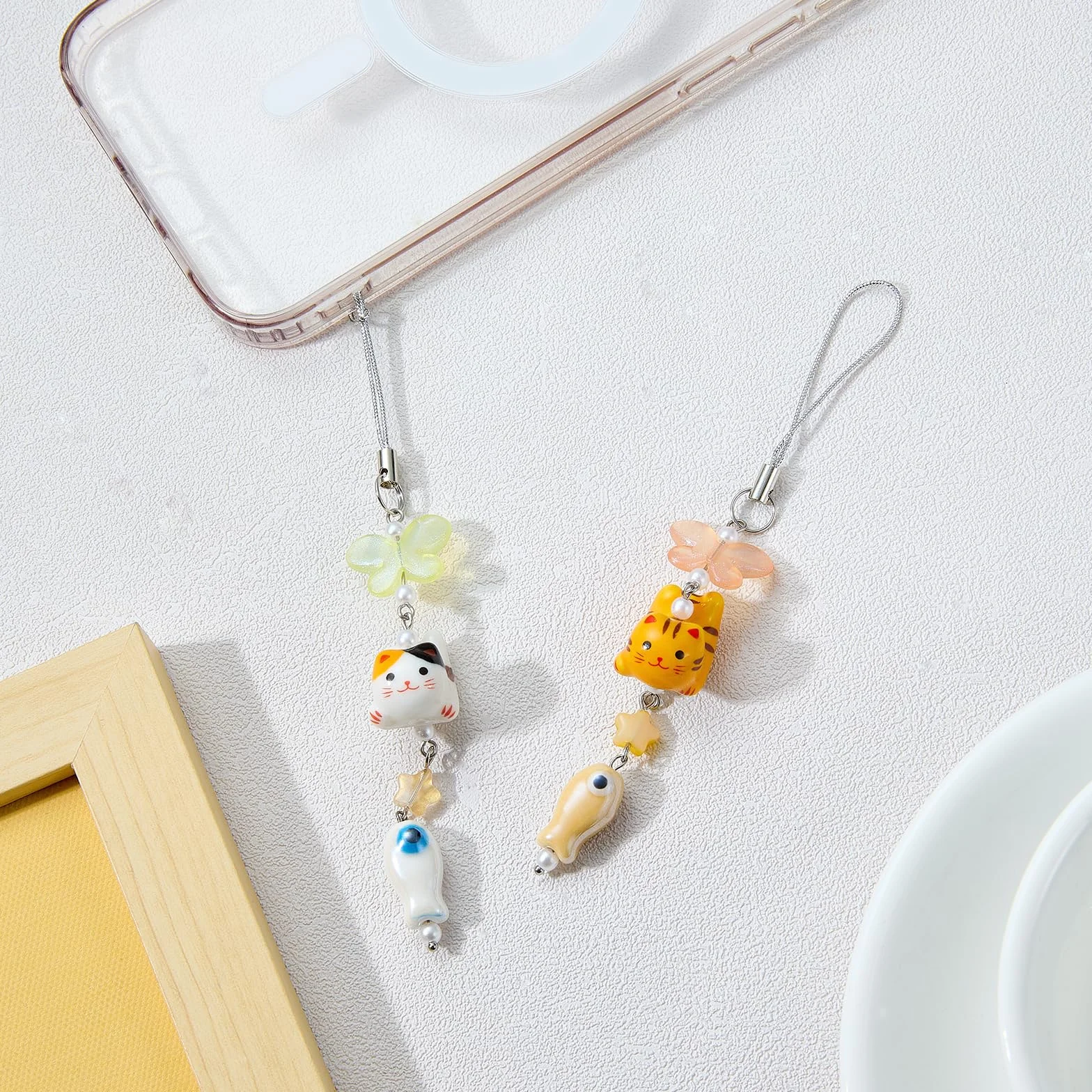 BEEFLYING 1 Pièce Pendentif Téléphone Chat Orange Pendentif Papillon Raffiné en Perles Breloque Porcelaine Poisson Pour Porte-clés et Sacs
