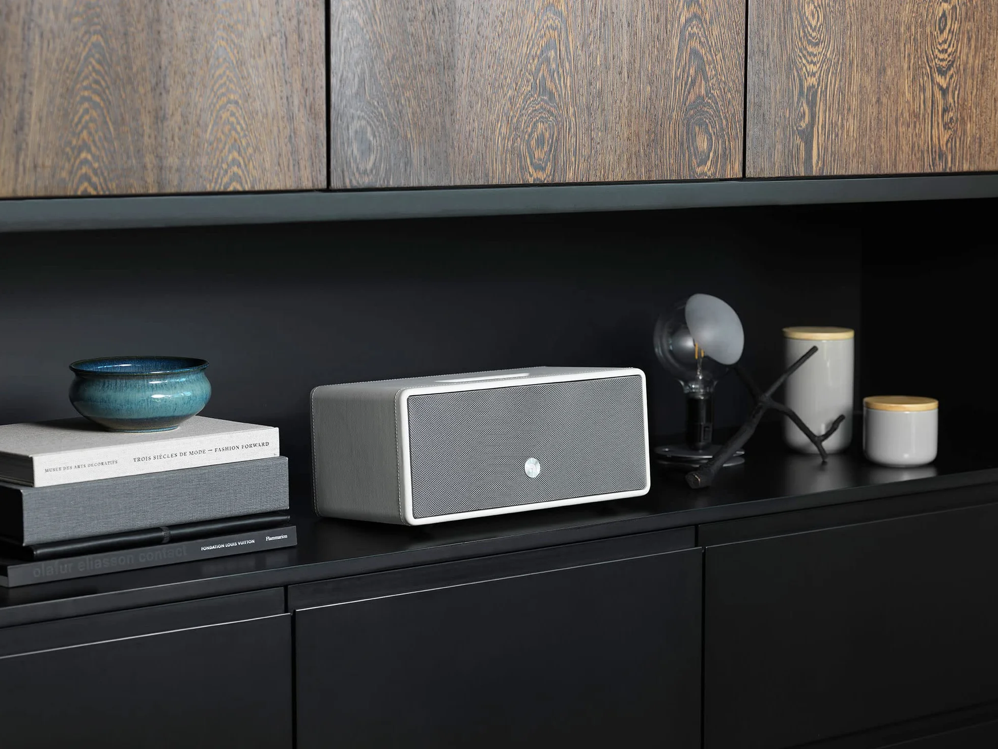 Audio Pro Drumfire-D2 - Enceinte Multiroom Ultra Puissante avec Bluetooth & WiFi - Enceinte Stéréo avec AirPlay 2, Chromecast, Spotify sans Fil - Blanc