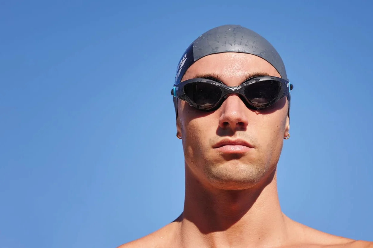 Arena Lunettes de Natation Adultes The One Antibuée Verres Larges Protection UV Pont Nez Auto-Ajustable