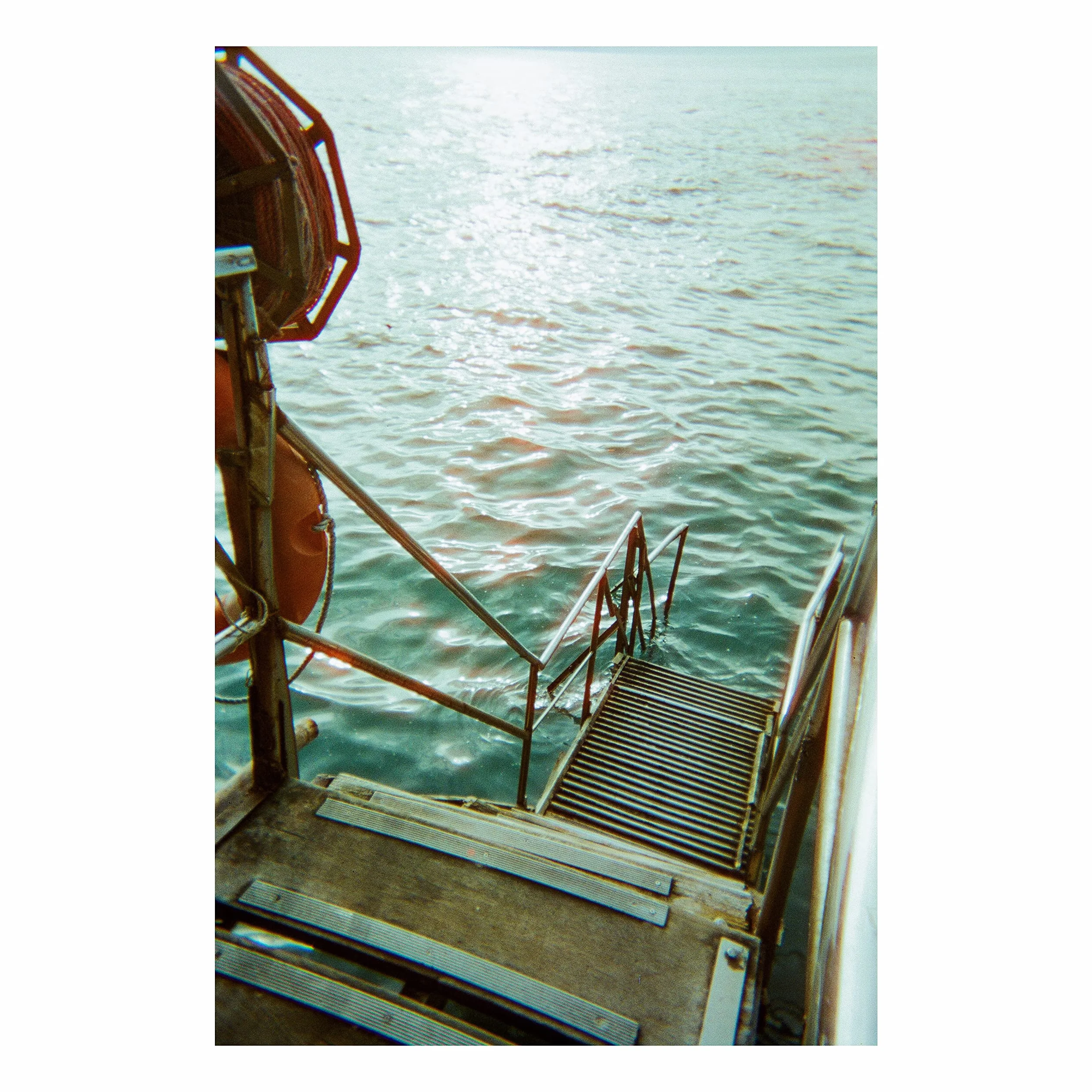 Amber Spark Caméra à Film jetable 35 mm 27exp, Film négatif Couleur, sans Mise au Point, Facile à Utiliser, Flash intégré (Film et Batterie Inclus)
