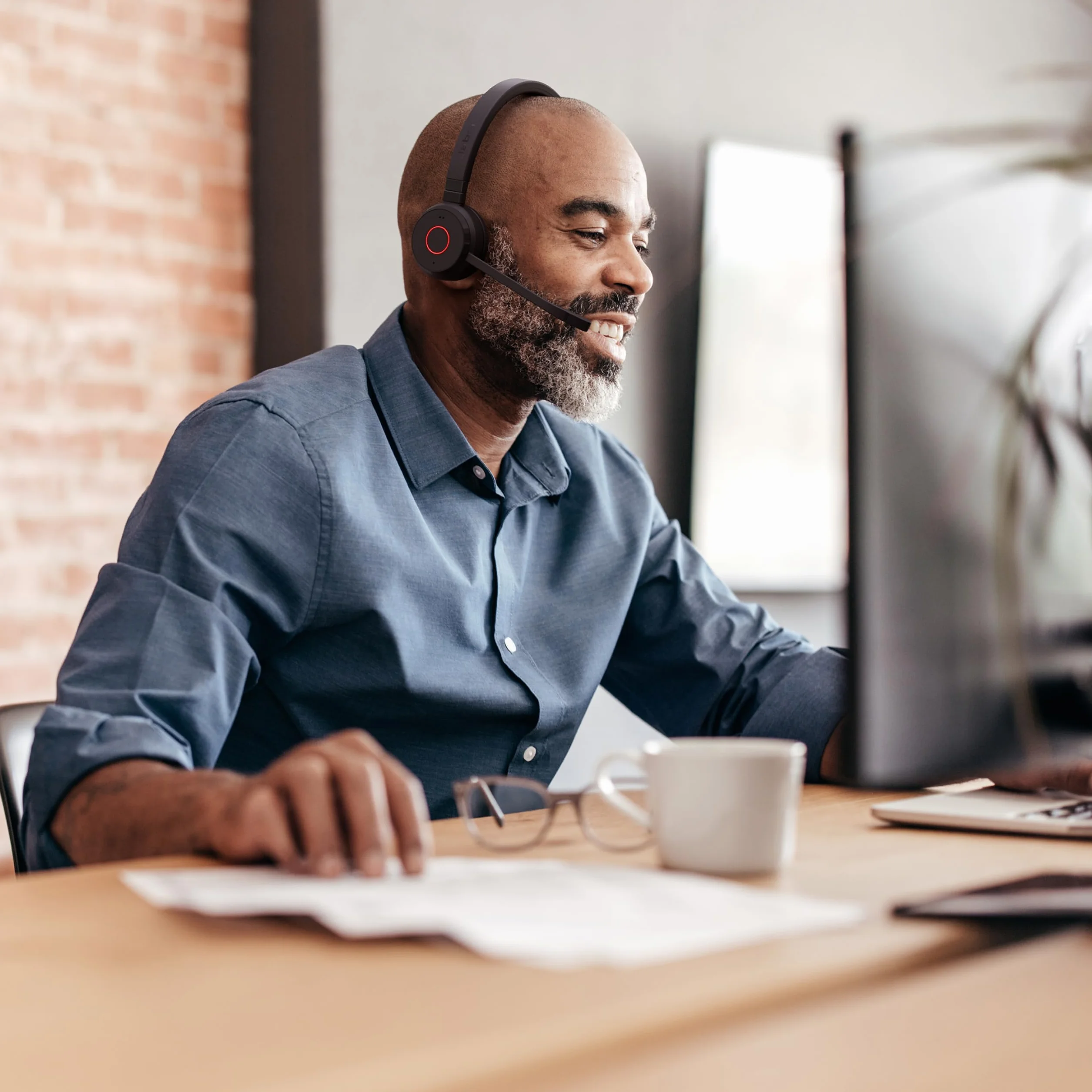 Jabra Evolve 65 Te (3e édition 2025) Micro-Casque Mono Bluetooth sans Fil, se connecte à 2 appareils, 16 h d’autonomie, Micro antibruit, Adaptateur USB-A, Fonctionne avec Les applis de réunion, Noir
