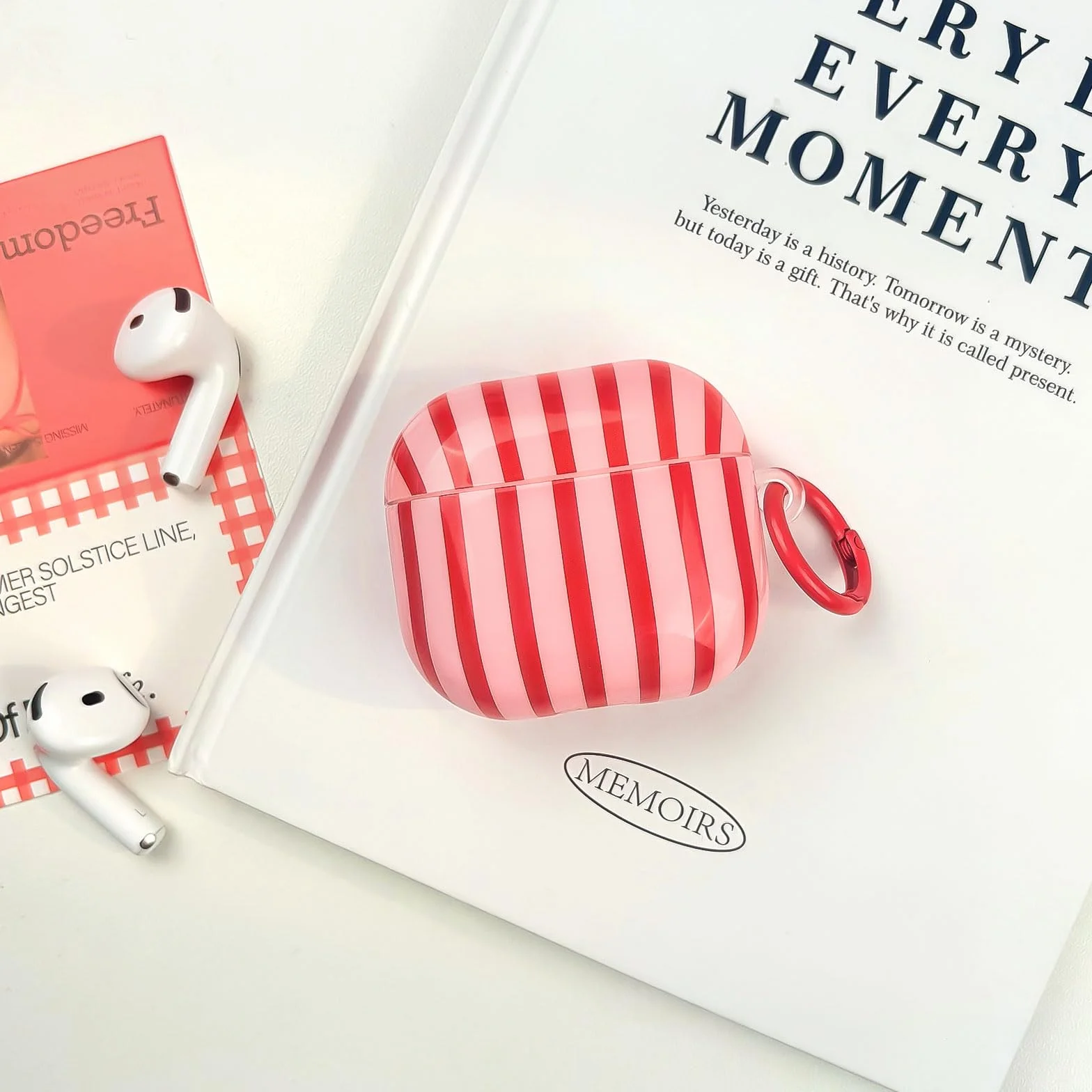 Compatible avec Coque AirPods 4 Génération avec Kit Nettoyage, Étui Housse Mignon Fashion Rayures Motif Esthétique Stripes Design, Antichoc Porte - Clés Couvercle Soft Etui - Rouge