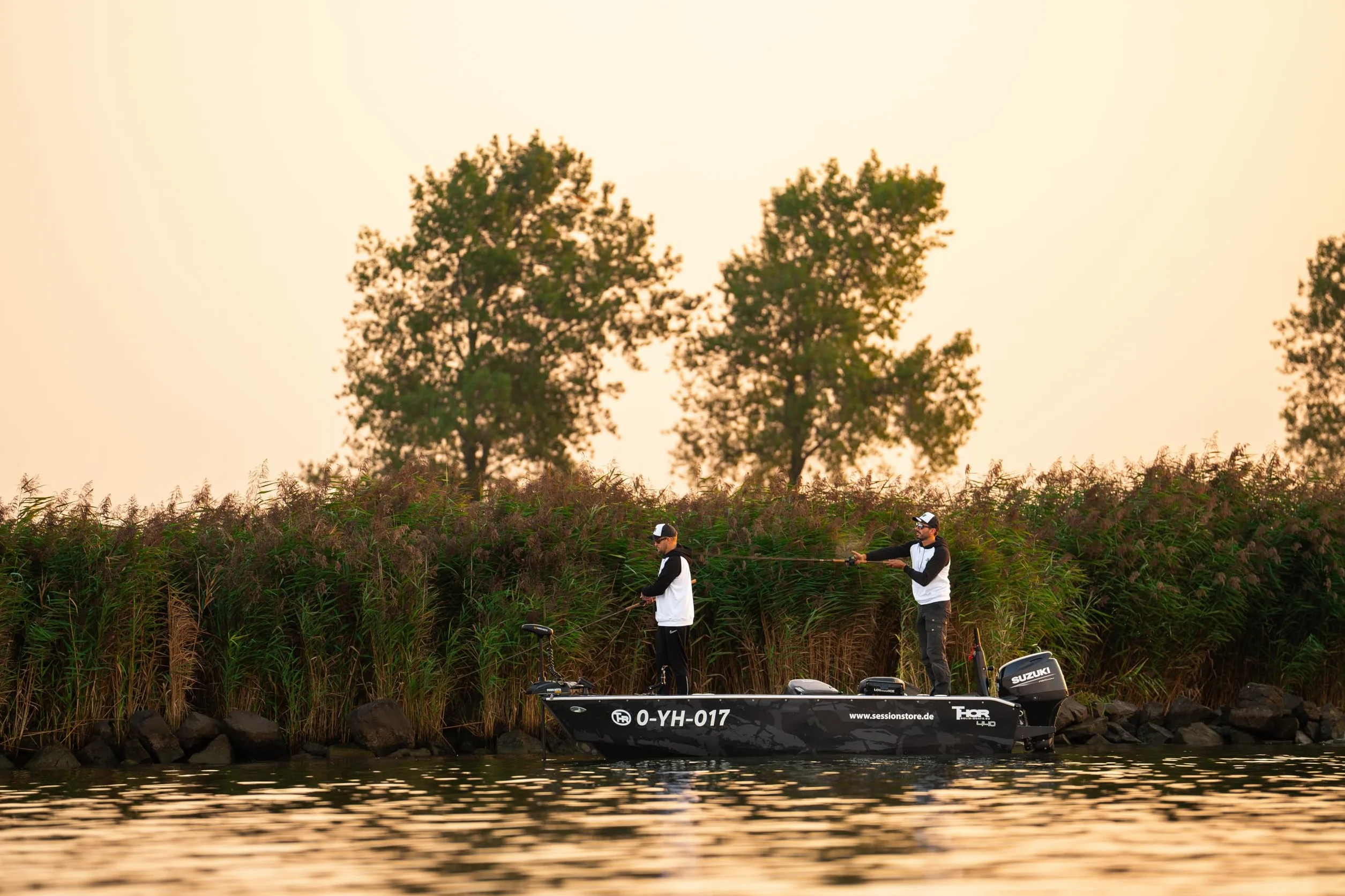 Abu Garcia Max® X Casting Combo | Canne à pêche et Moulinet Baitcast Profil Bas pour Brochet, Perche, Sandre | Noir/Rouge