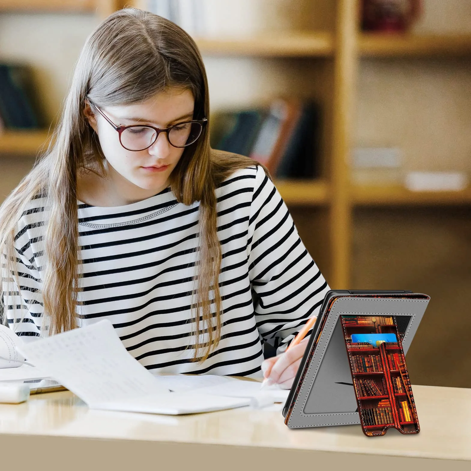 FINTIE Étui Compatible avec 6” Kobo Clara Colour/BW 2024 et Kobo Clara 2E 2022 - Coque Liseuse Housse avec Béquille, Fente pour Carte et Dragonne, Bibliothèque