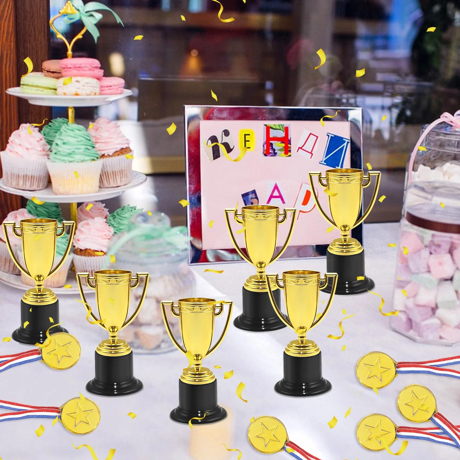 Médailles Mini Trophées Plastique 6 Pièces pour Fête Anniversaire Enfants Sport Scolaire Cadeaux Récompenses