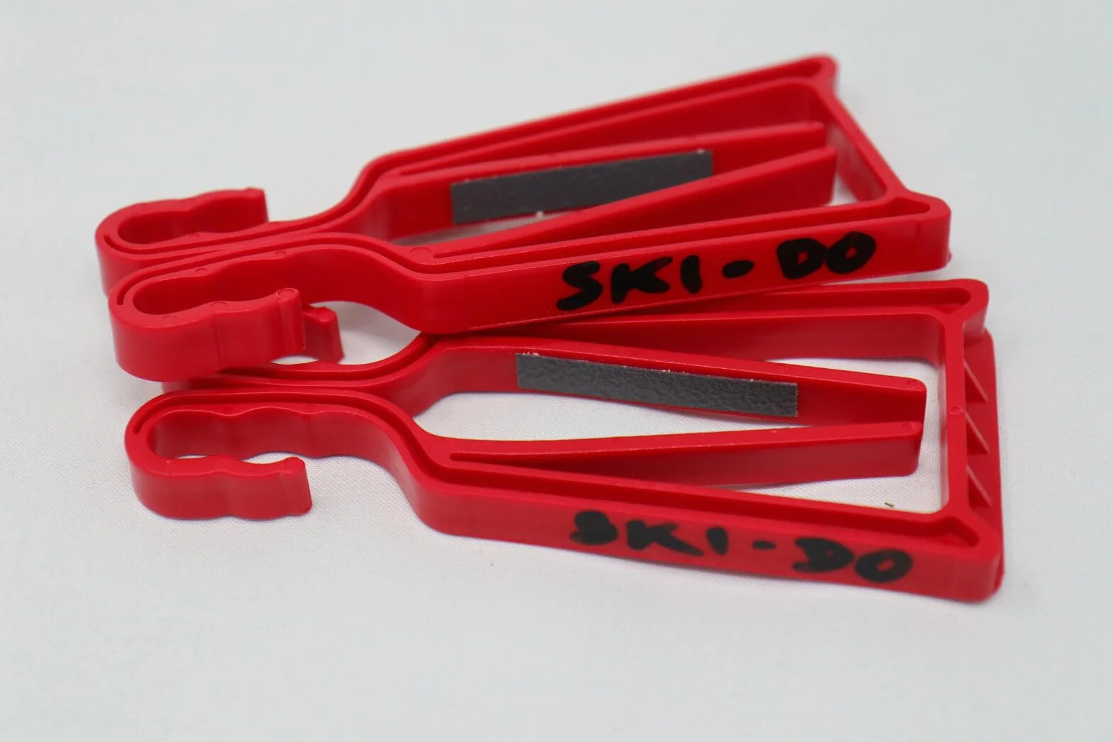 Porte-skis et bâtons rouge paire rapide simple emploi experts bambins