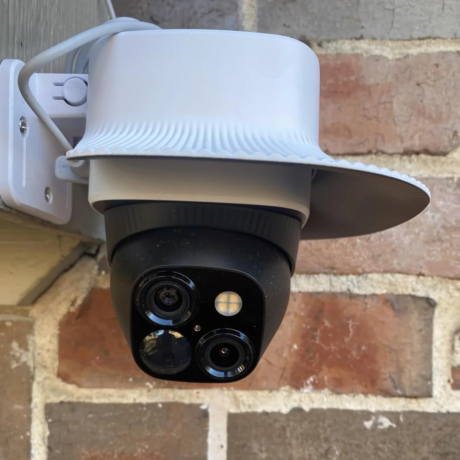 Lonnky Housse de protection contre la pluie pour appareil photo eufy SoloCam S340 - Résistante aux intempéries - Protection solaire pour caméra extérieure - Protège contre la pluie, les rayons UV et