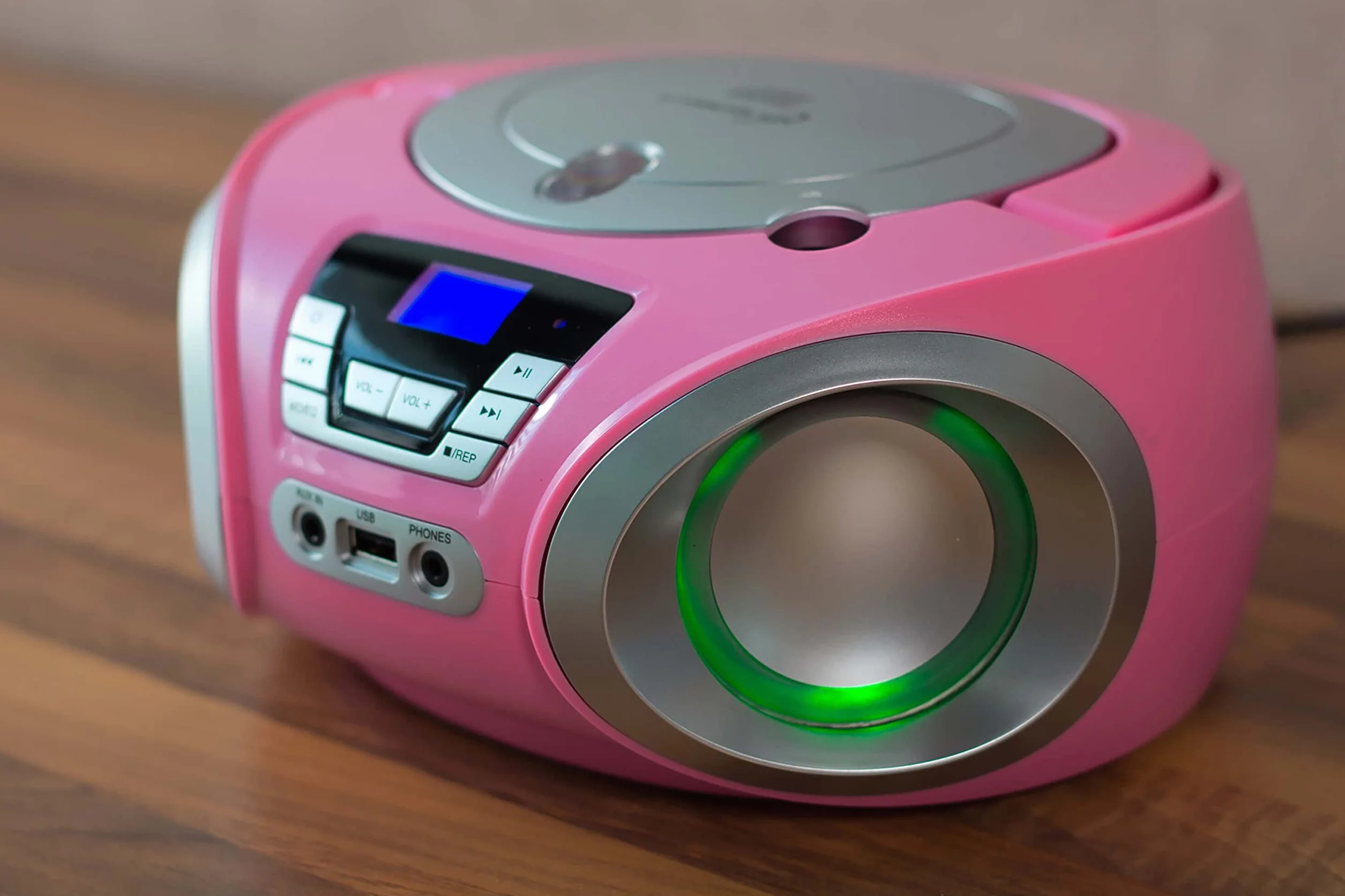 Lecteur CD portable avec radio FM, éclairage LED et USB, prise casque, Aux In - Pretty Kitty Pink