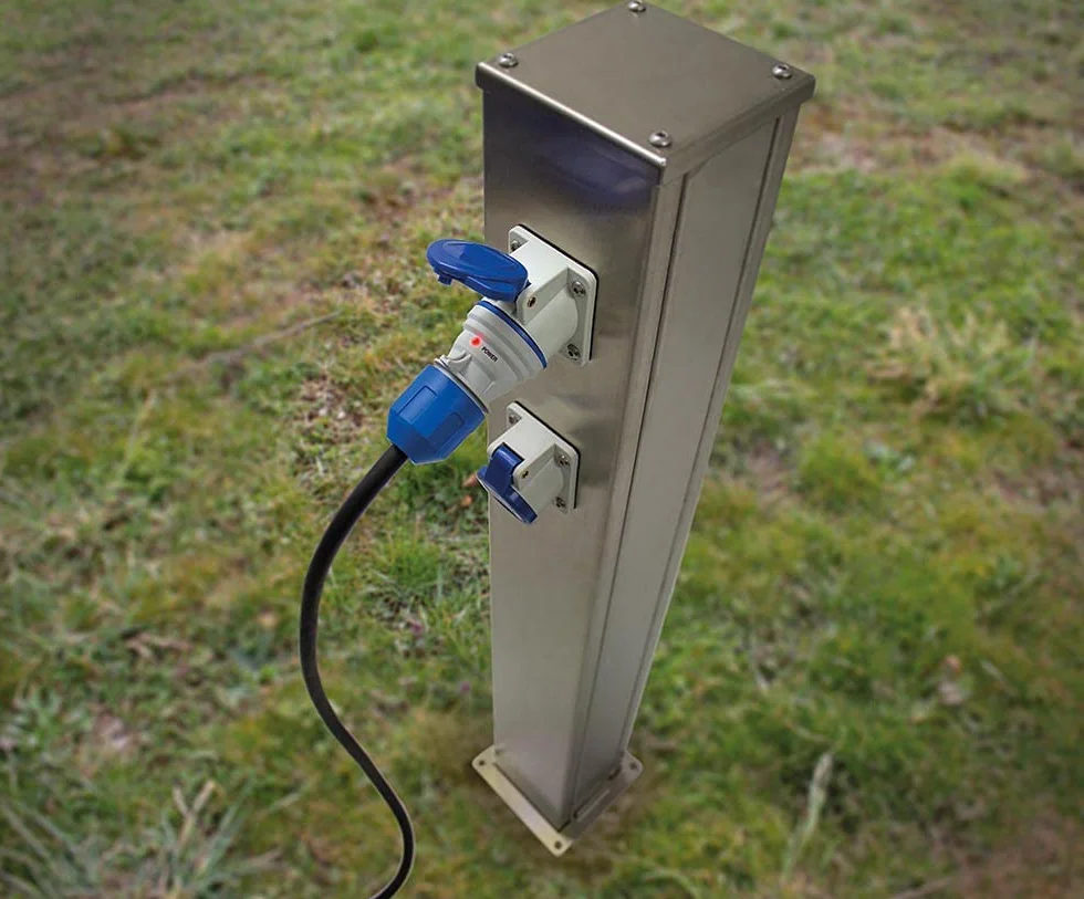 Schwabe Câble adaptateur CEE 1.5m, coupleur 3 pôles avec indicateur de tension, IP44