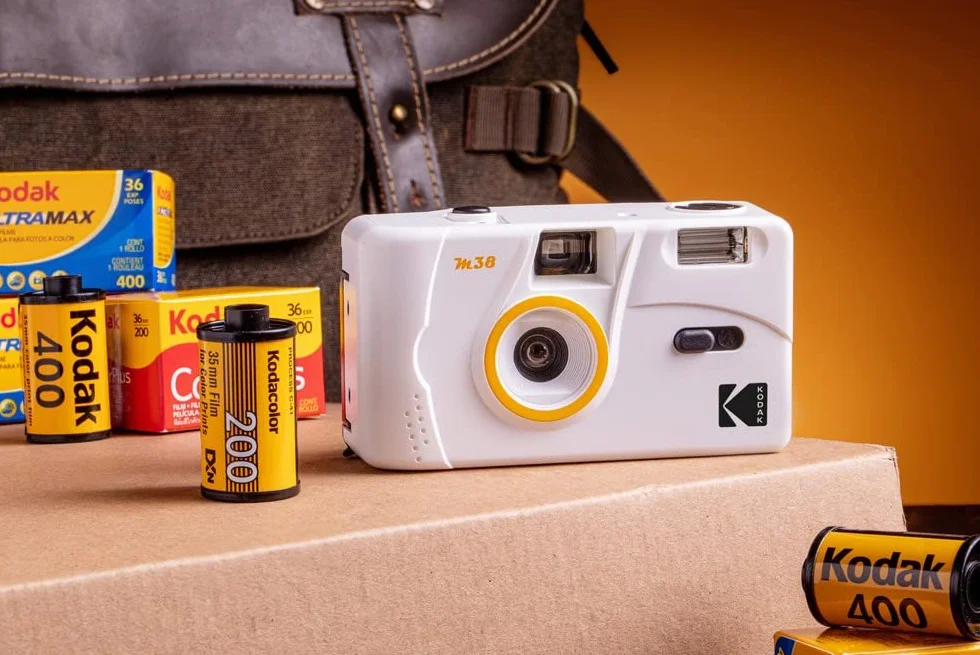 Kodak DA00244 - Appareil Photo Réutilisable Kodak M38-35mm, Objectif Haute Qualité, Flash Intégré, Pile AA - Gris
