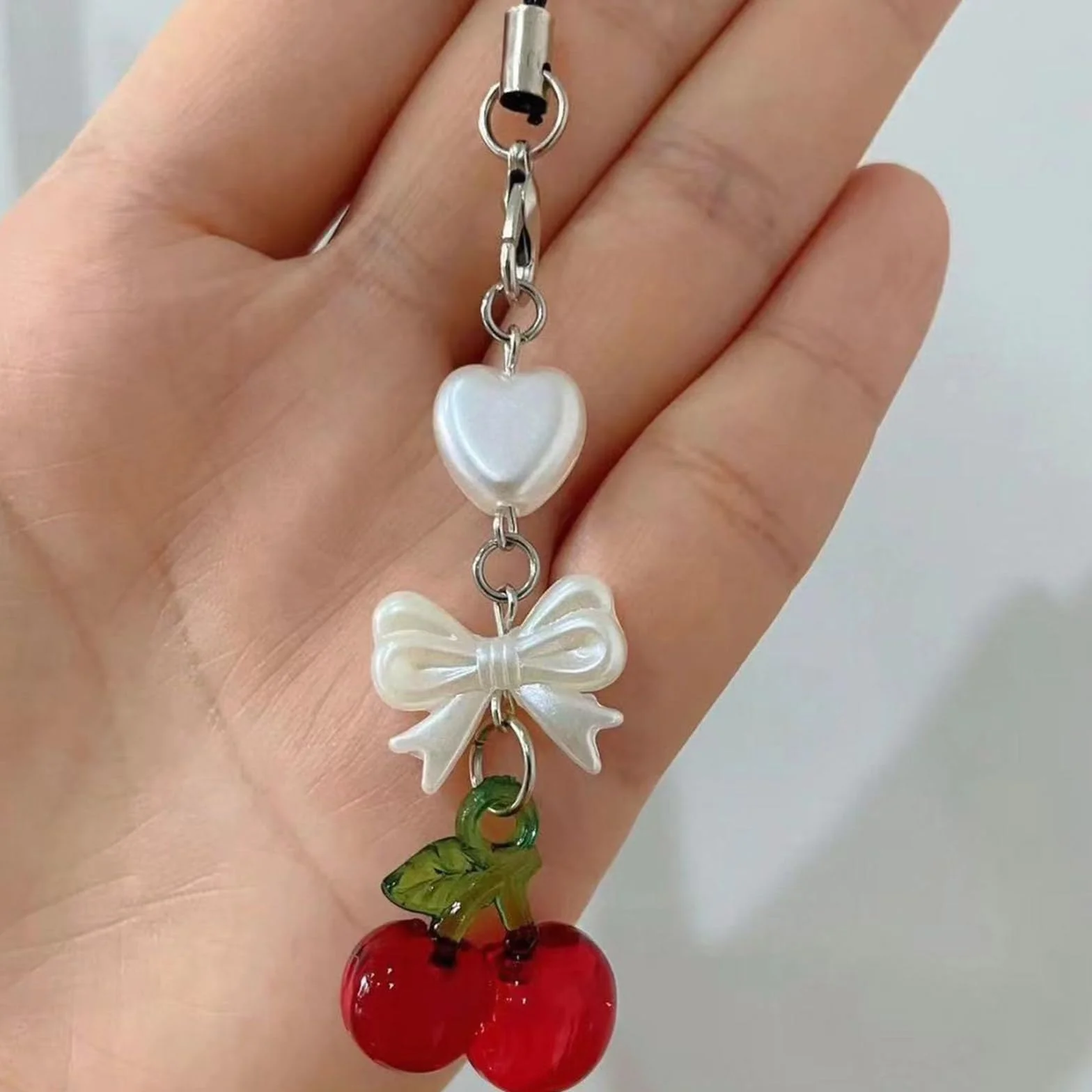 Breloque de téléphone en forme de cerise fabriquée à la main, pendentif fruit, chaîne et sangle pour sac à dos
