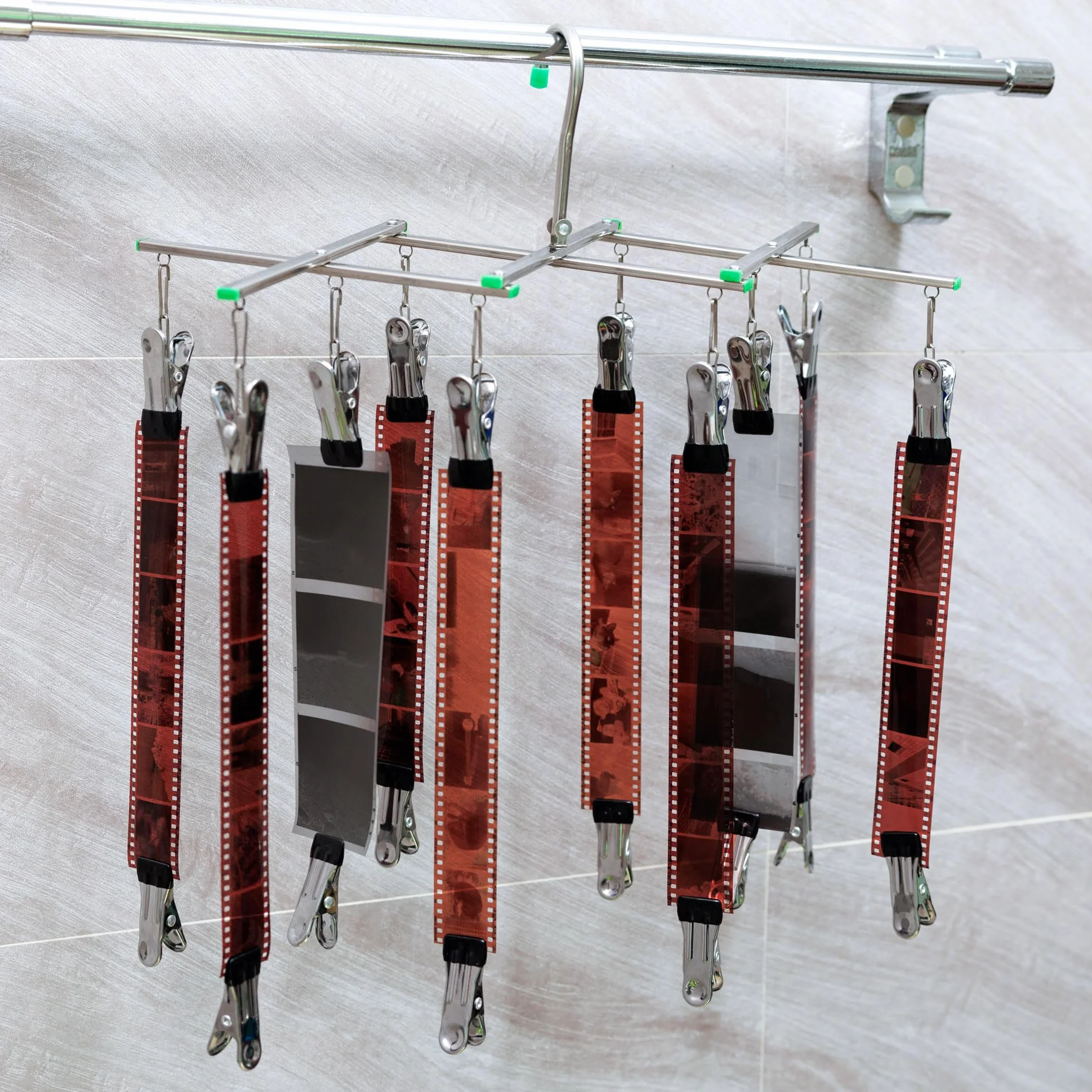 JJC Séchoir à film en acier inoxydable pour 120 films de 35 mm avec 10 clips, support de film en acier inoxydable pour films de 135, 120, 4 x 5, cadre pliable, résistant au vent, pas de rayures