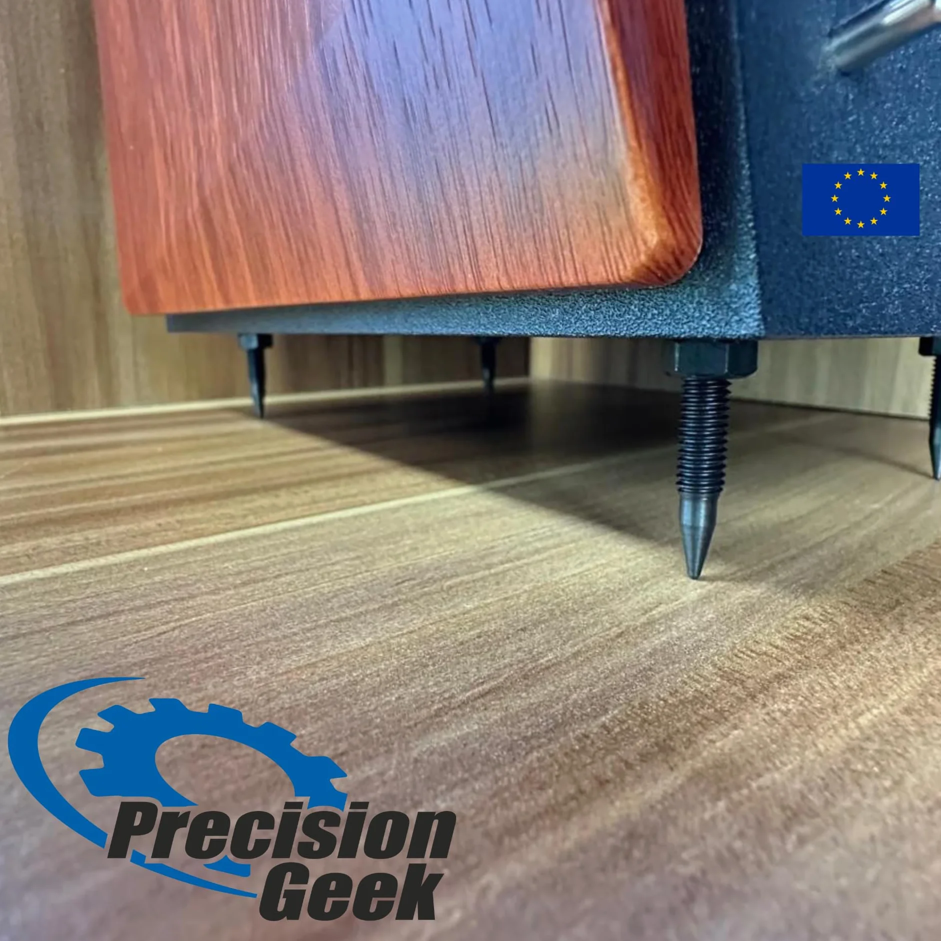 PrecisionGeek - M8 Pointes de Haut-Parleur (M8 x 45 mm | Acier Noirci) – Lot de 4 – Pointes HiFi Antivibrations et Pieds d’Isolation pour Enceintes, Amplificateurs, Caissons et Supports Audio