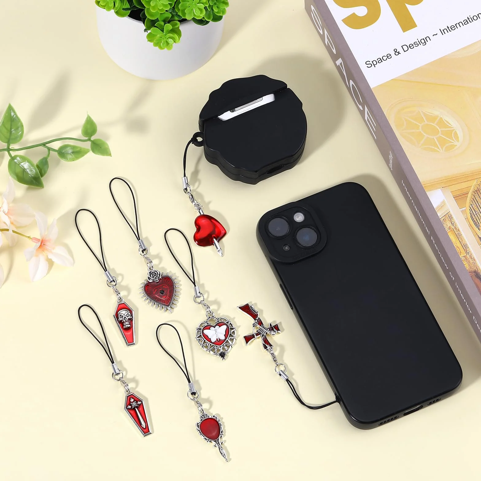 BEEFLYING 7Pcs Mignons Charms pour Téléphone Portable, Sangles de Charme de Cœur Gothique Kawaii pour Halloween,Pendentifs Esthétiques Y2K pour Téléphone Sac Porte-Clés Appareil Photo et Portefeuille