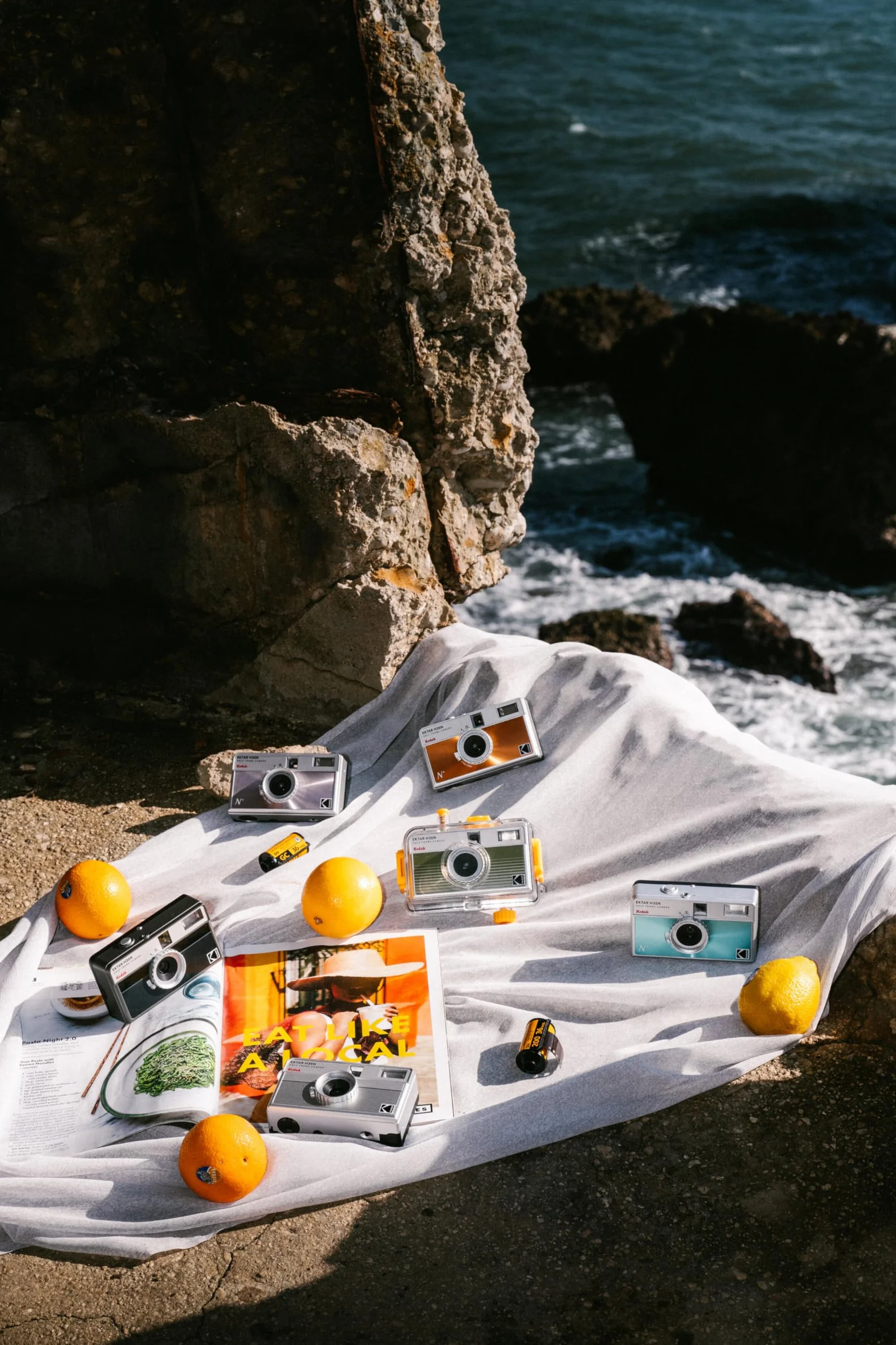 KODAK EKTAR H35N Kit Premium Appareil Photo Demi-Cadre, 35 mm, réutilisable, sans Mise au Point, Fonction Ampoule, Filtre étoile intégré, Objectif amélioré (Film et Pile AAA Non Inclus) (Noir rayé)