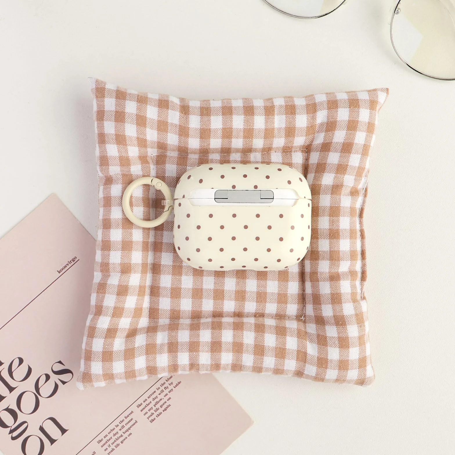 Coque pour AirPods 4 avec Kit de Nettoyage, Cute Fashion Polka Dot Motif Esthétique Design, Antichoc Porte - Clés Couvercle Soft Etui - Jaune