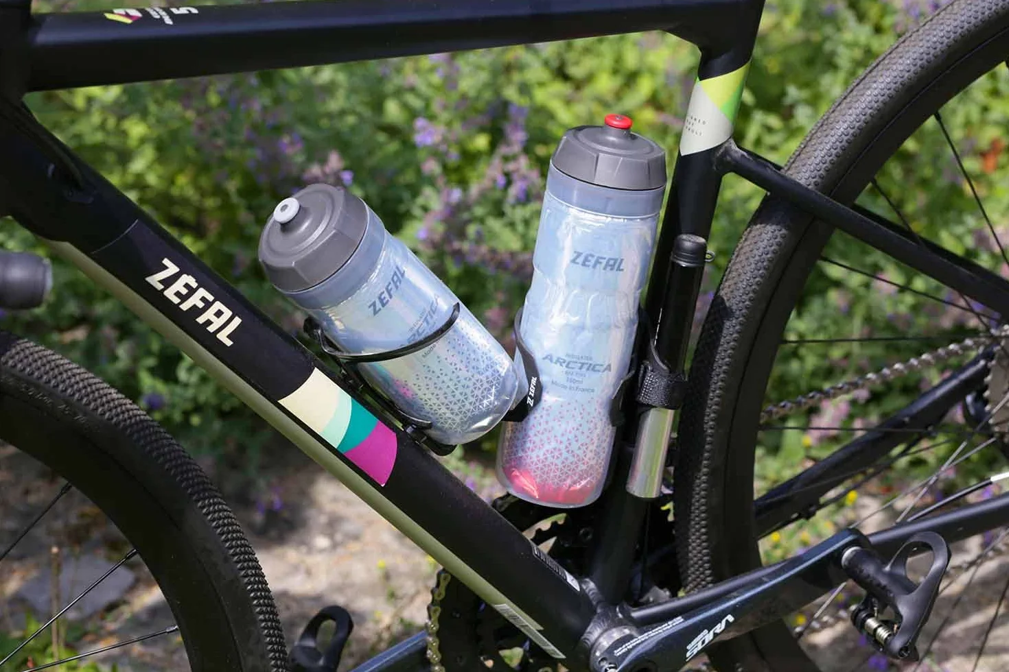 ZEFAL Pack Arctica 75 Lot de Deux Bidons Vélo 750 ML Isotherme Inodore Etanche Sans BPA Argent/Noir
