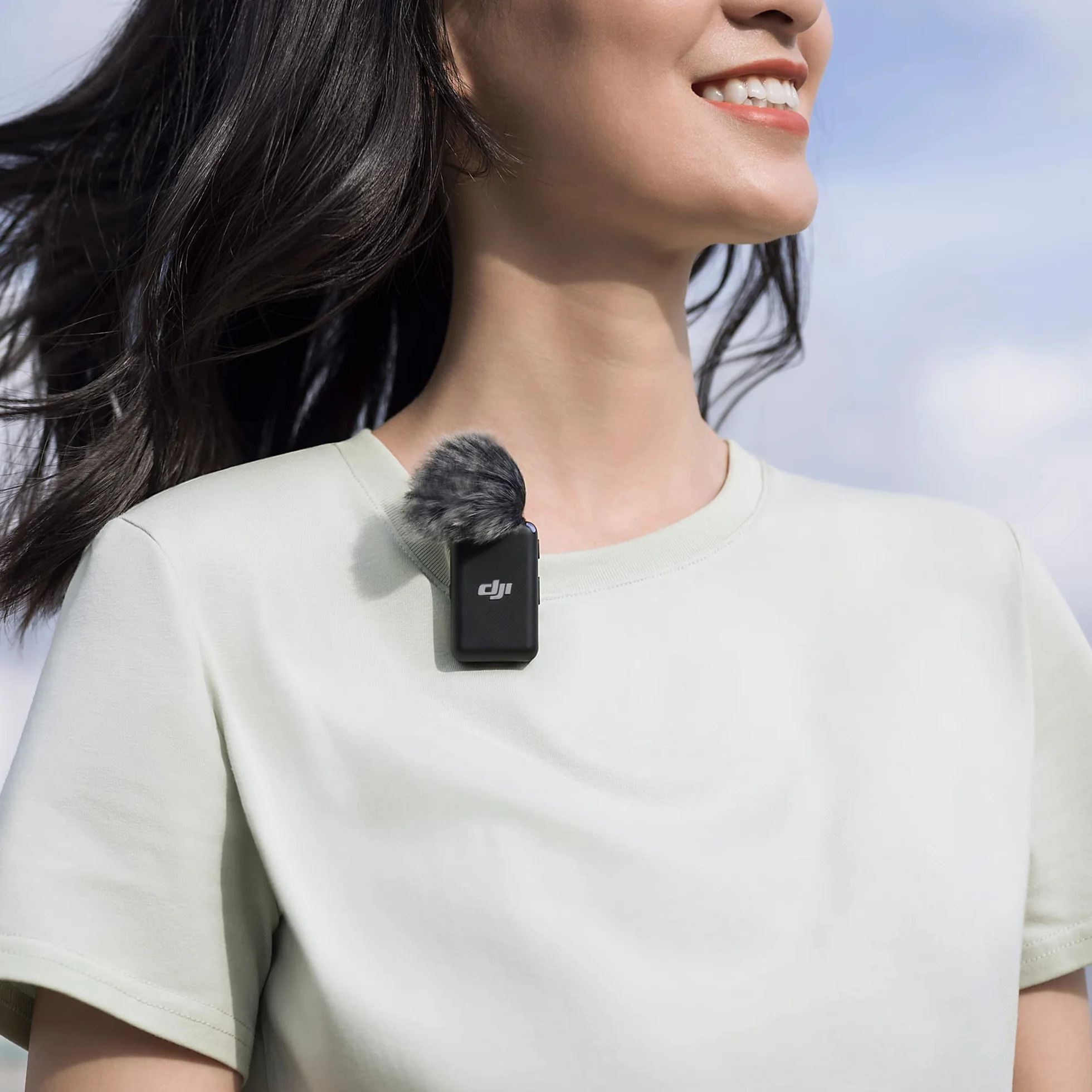 DJI Mic (2 TX + 1 RX + Boîtier recharge) - Compact et Portable micros Lavalier sans Fil à Enregistrement à Double Canal, Transmission à 250 mètres, 15 heures, Système pour Smartphones, caméras