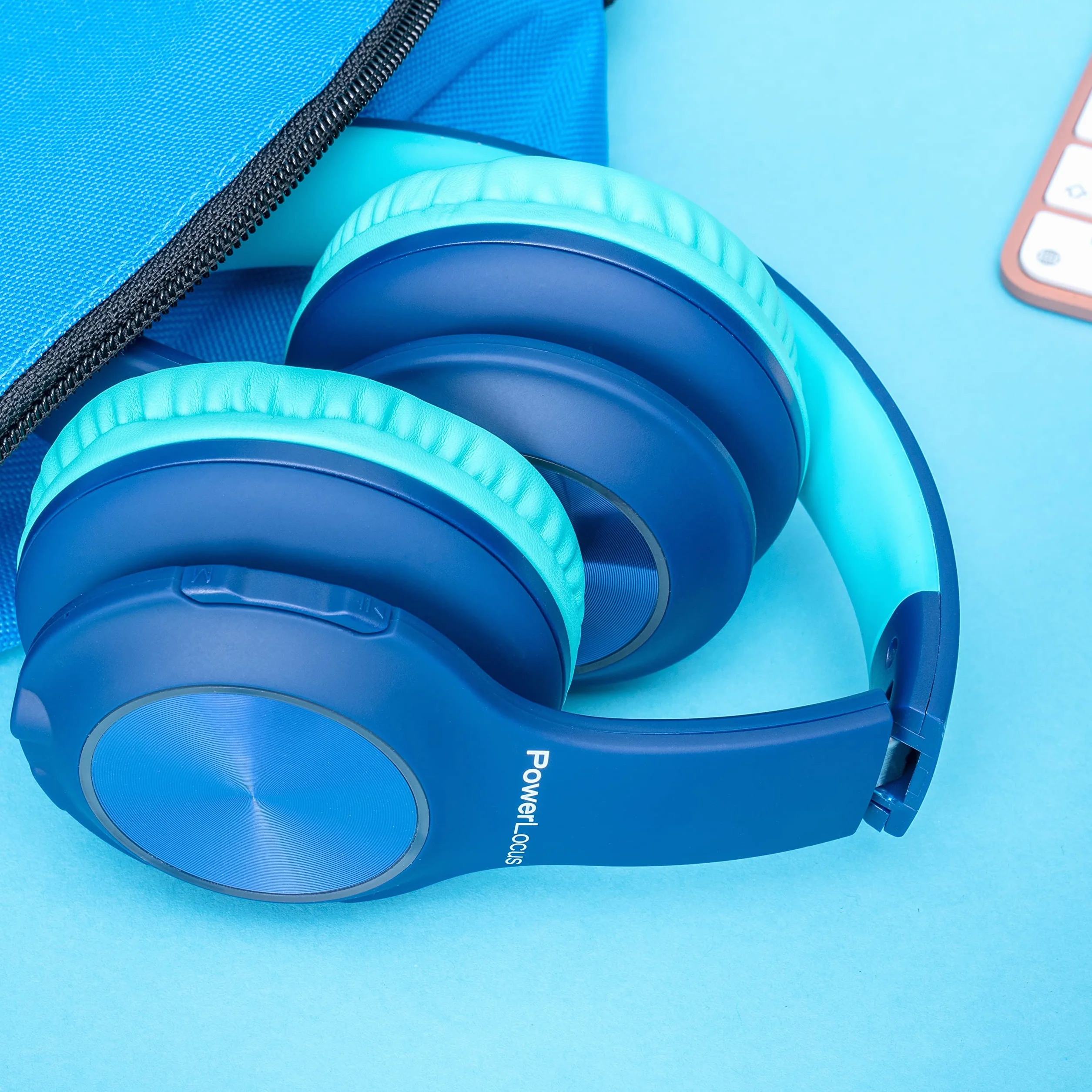 PowerLocus Casque Bluetooth Pliable sans Fil pour Enfant avec Lumières LED, HD Stéréo, USB-C Recharge Rapide, Micro intégré, SD Mode et Filaire pour iPhone/Tablettes/TV
