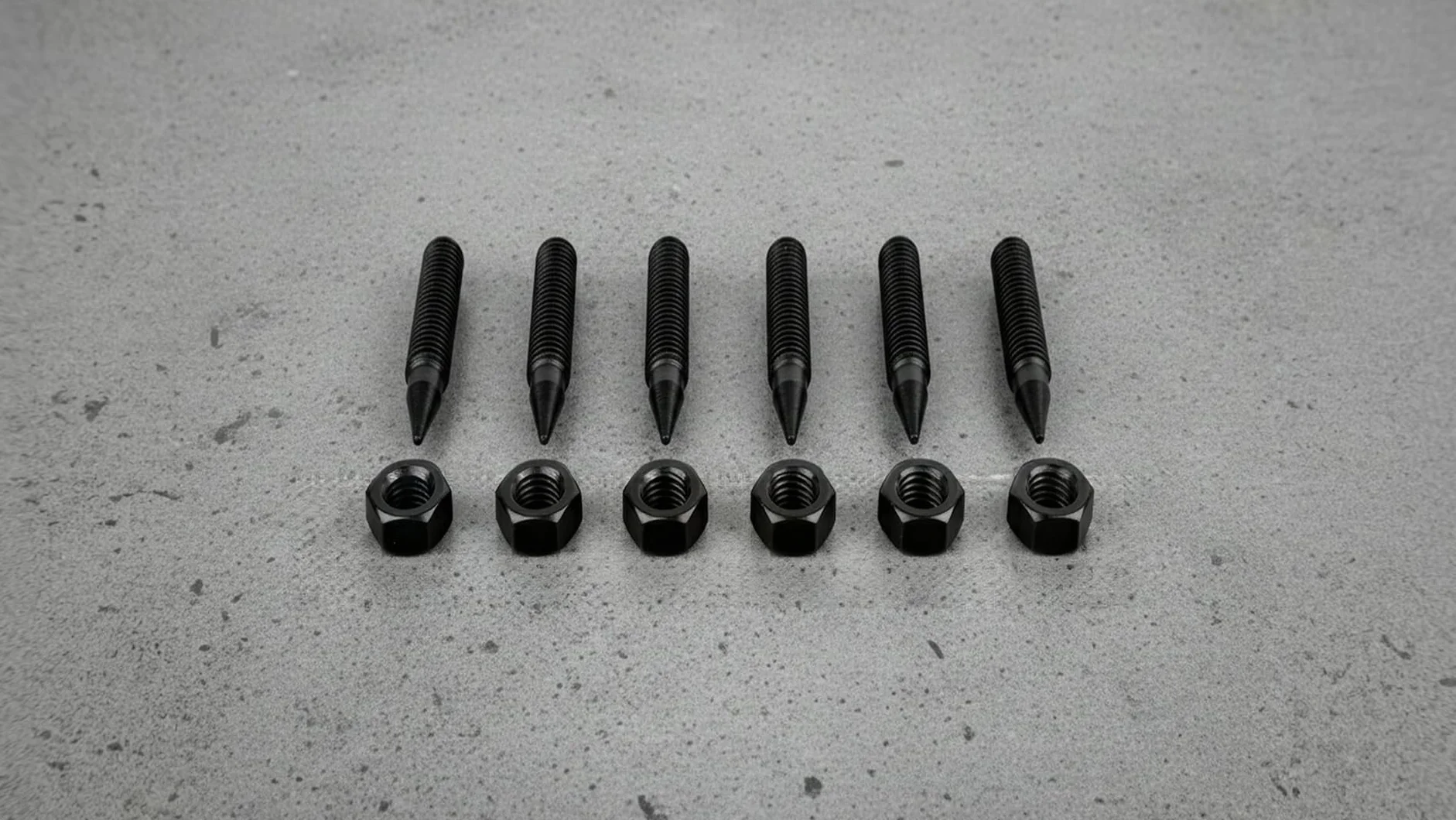 PrecisionGeek - M8 Pointes de Haut-Parleur (M8 x 45 mm | Acier Noirci) – Lot de 4 – Pointes HiFi Antivibrations et Pieds d’Isolation pour Enceintes, Amplificateurs, Caissons et Supports Audio