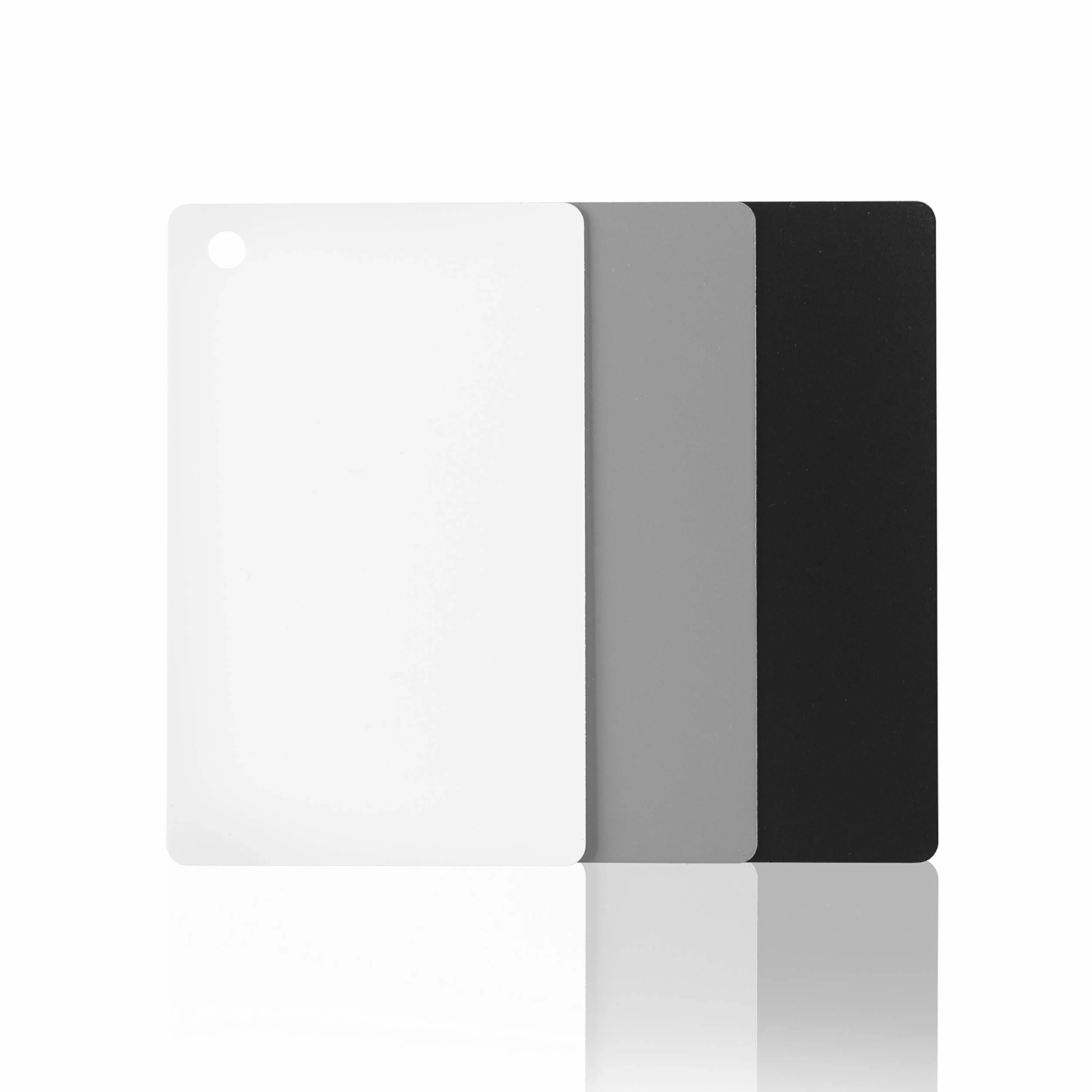 Grey Card. Carte Grise pour la Balance des Blancs Manuelle. Les Vraies Images Couleur en Photographie. en Format Carte bancaire avec Cordon de Transport.