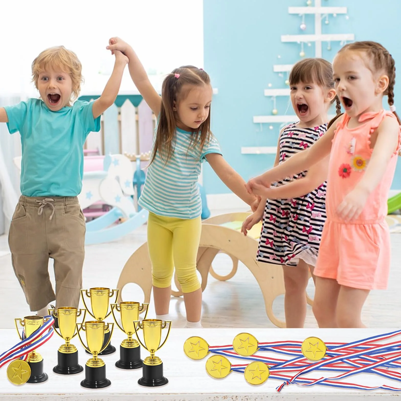 Médailles Mini Trophées Plastique 6 Pièces pour Fête Anniversaire Enfants Sport Scolaire Cadeaux Récompenses