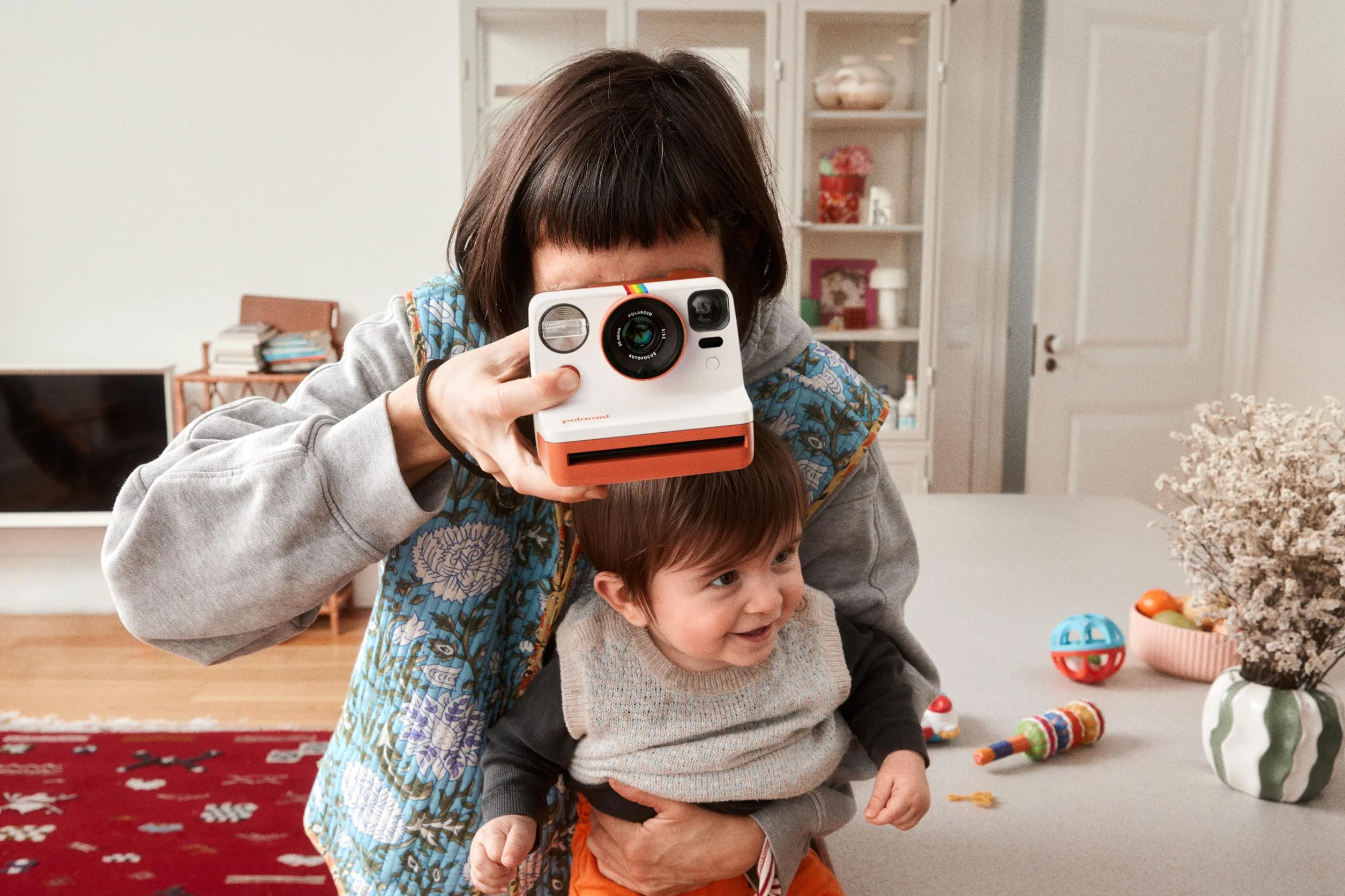 Polaroid Now Gen3 - Pebble White + Color Film Bundle (16 Photos)