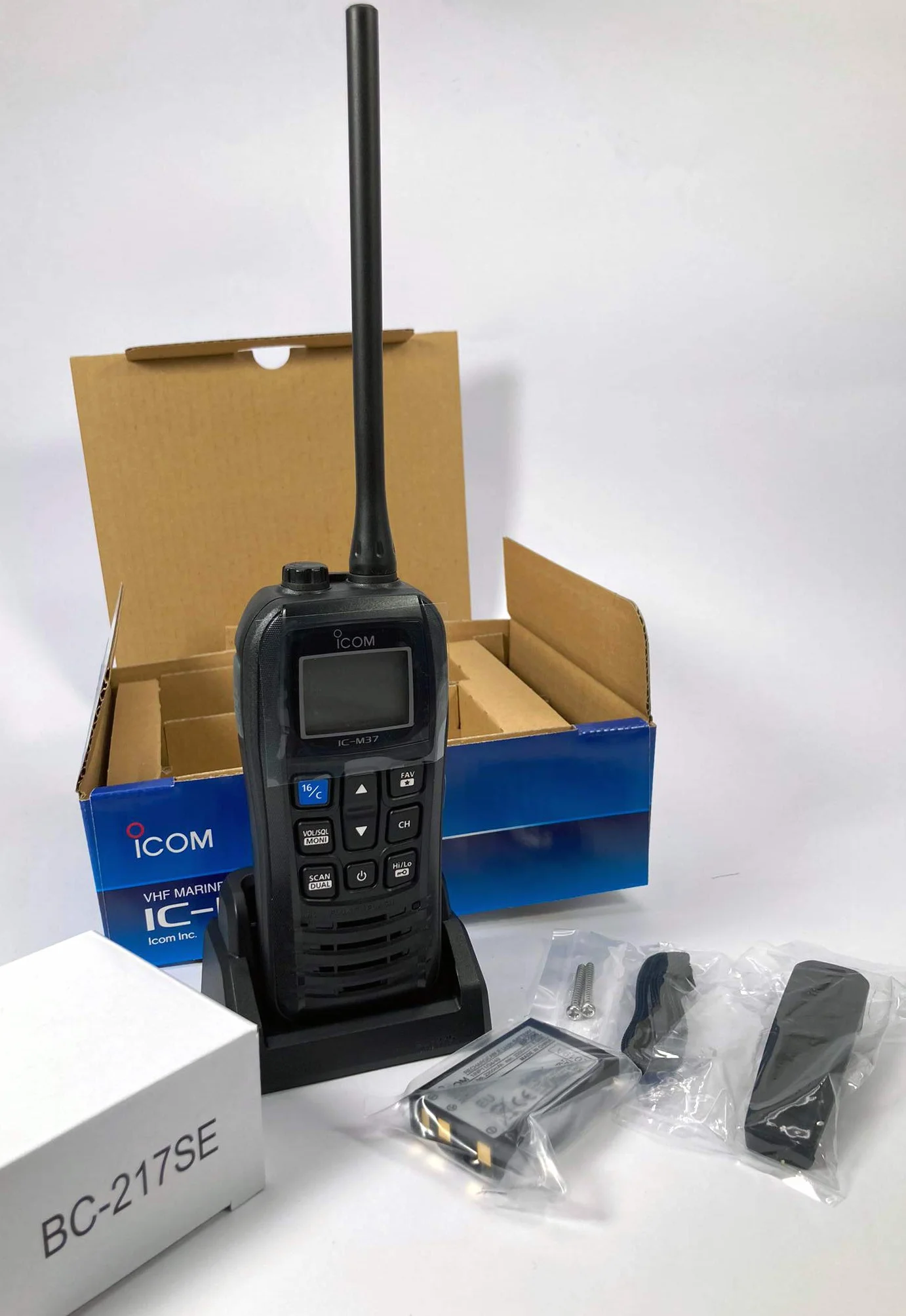 ICOM IC-M37 Récepteur VHF NAUTIQUE 6 W flottant détection lumineuse