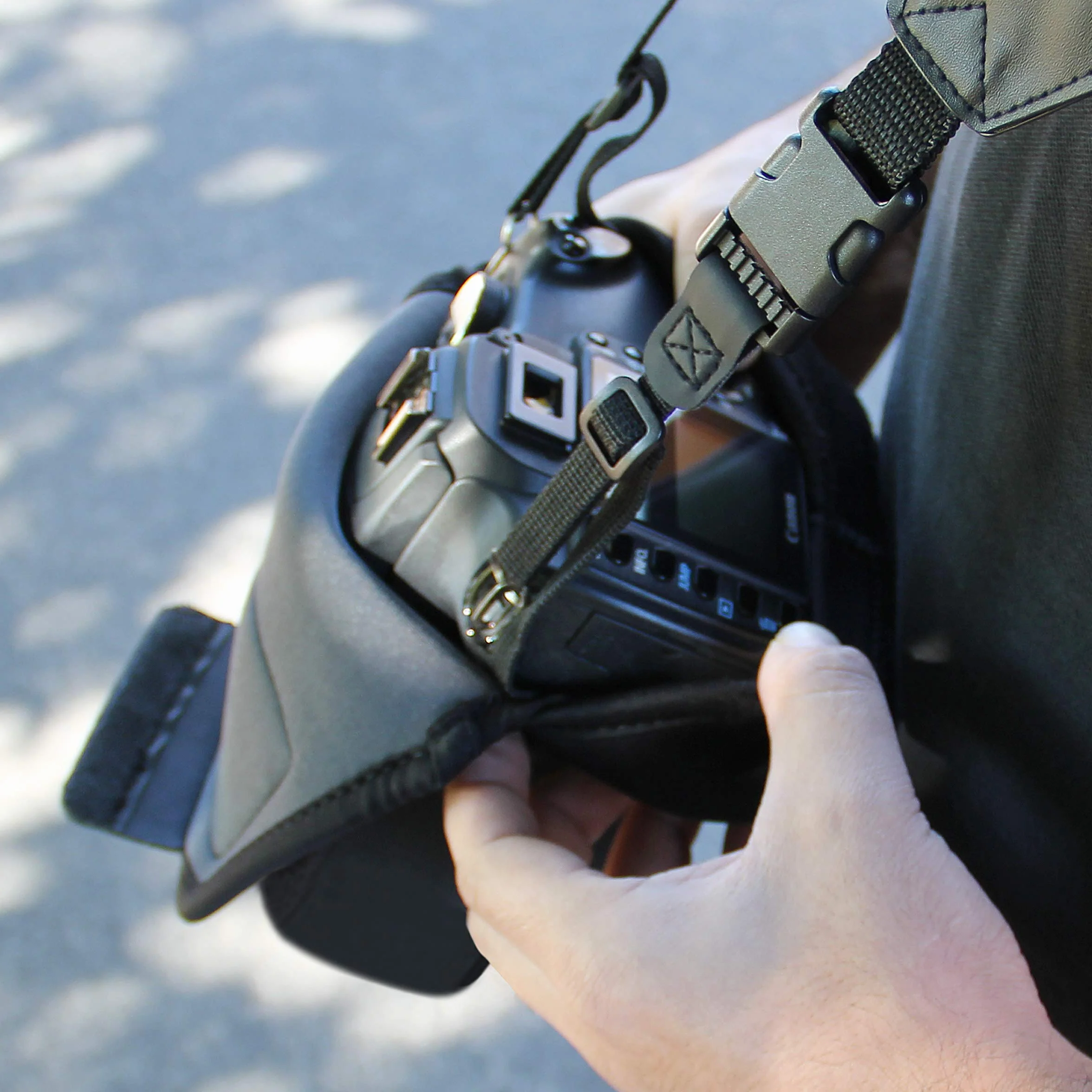 USA Gear Housse Appareil Photo Reflex Numérique avec Protection Néoprène - Compatible Canon Nikon Sony (Noir)