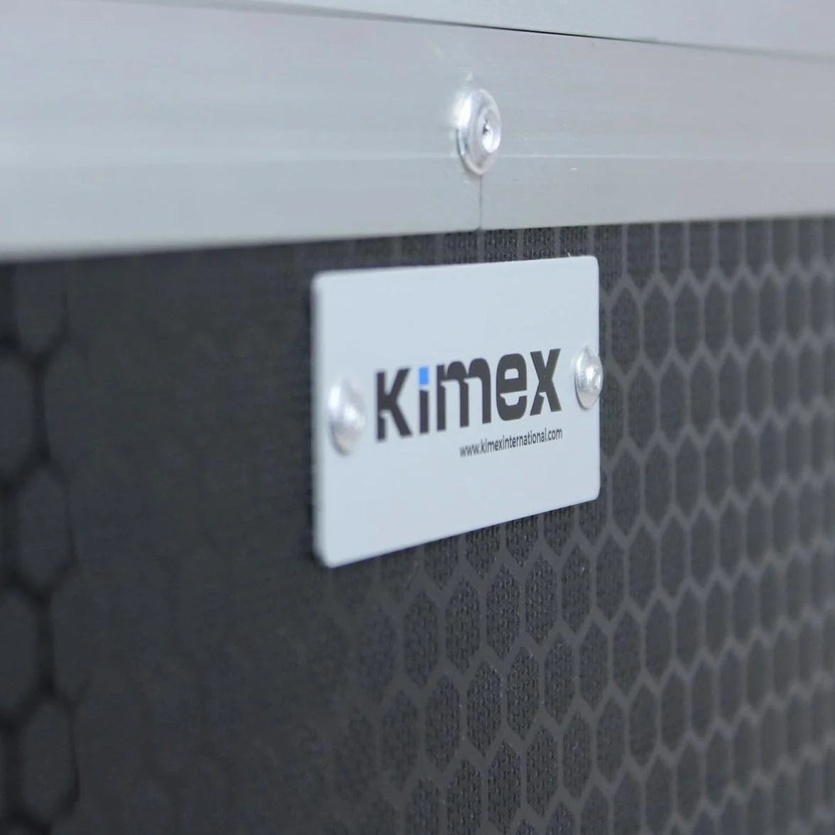 KIMEX Flight Case pour deux écrans TV 65"-75" sur roulettes