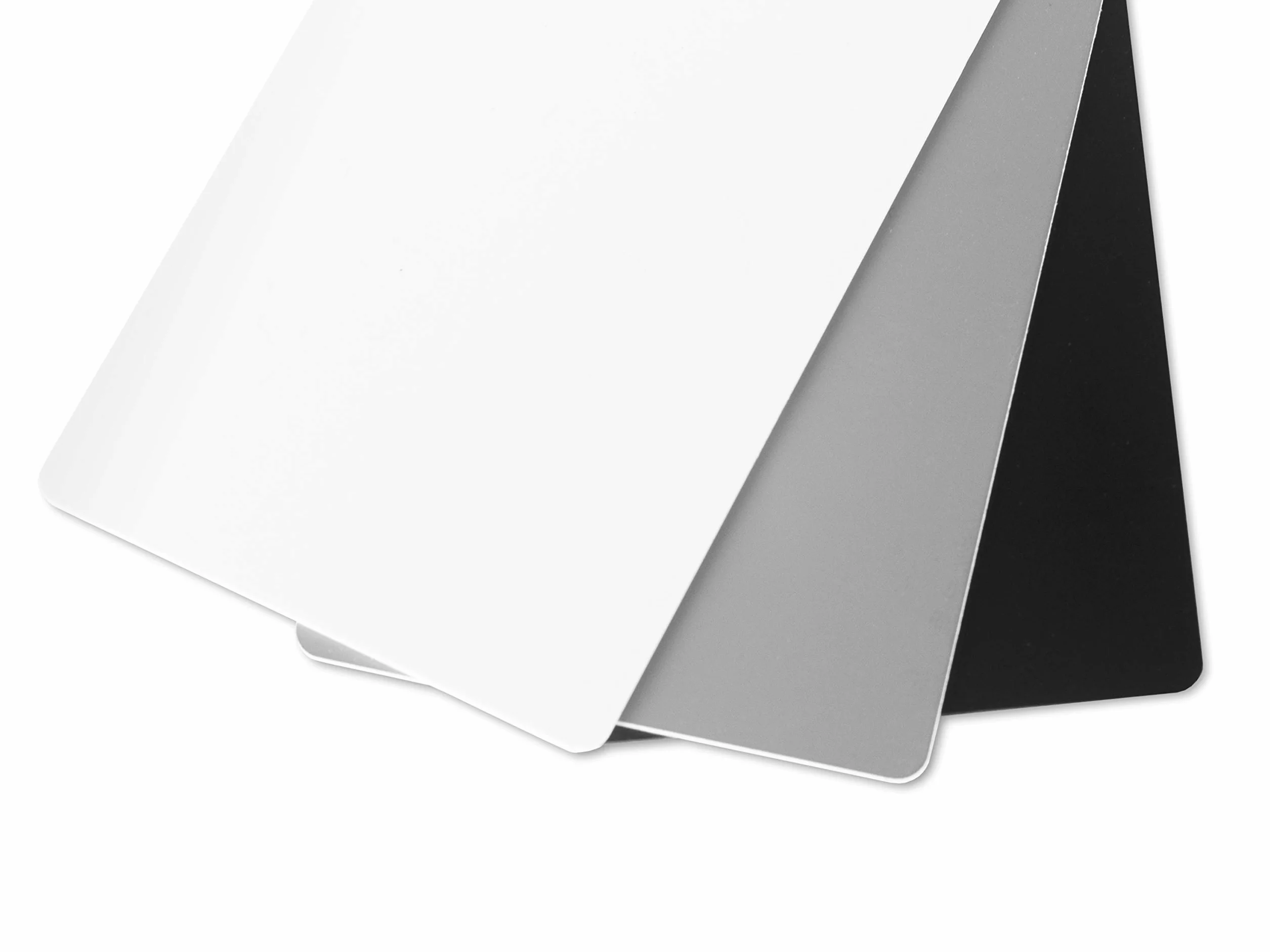 Grey Card. Carte Grise pour la Balance des Blancs Manuelle. Les Vraies Images Couleur en Photographie. en Format Carte bancaire avec Cordon de Transport.