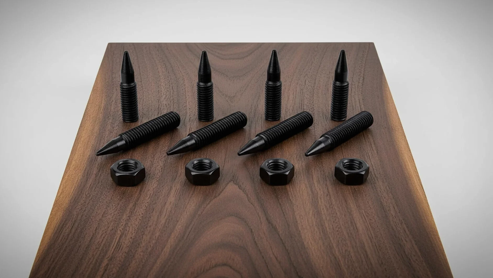 PrecisionGeek - M8 Pointes de Haut-Parleur (M8 x 45 mm | Acier Noirci) – Lot de 4 – Pointes HiFi Antivibrations et Pieds d’Isolation pour Enceintes, Amplificateurs, Caissons et Supports Audio