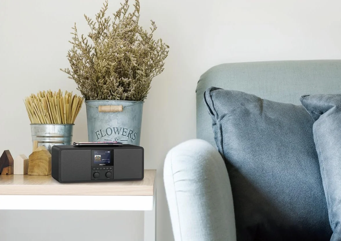 Philips R8805/10 Radio Internet, Radio Bluetooth avec Spotify Connect (Bloc de Chargement Qi pour téléphones Mobiles, USB, Mise en Veille programmable, Alarme duale) Noir