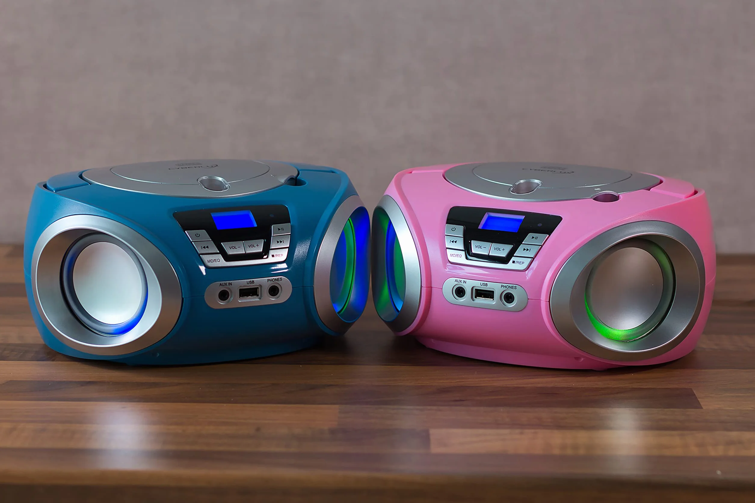 Lecteur CD portable avec radio FM, éclairage LED et USB, prise casque, Aux In - Pretty Kitty Pink