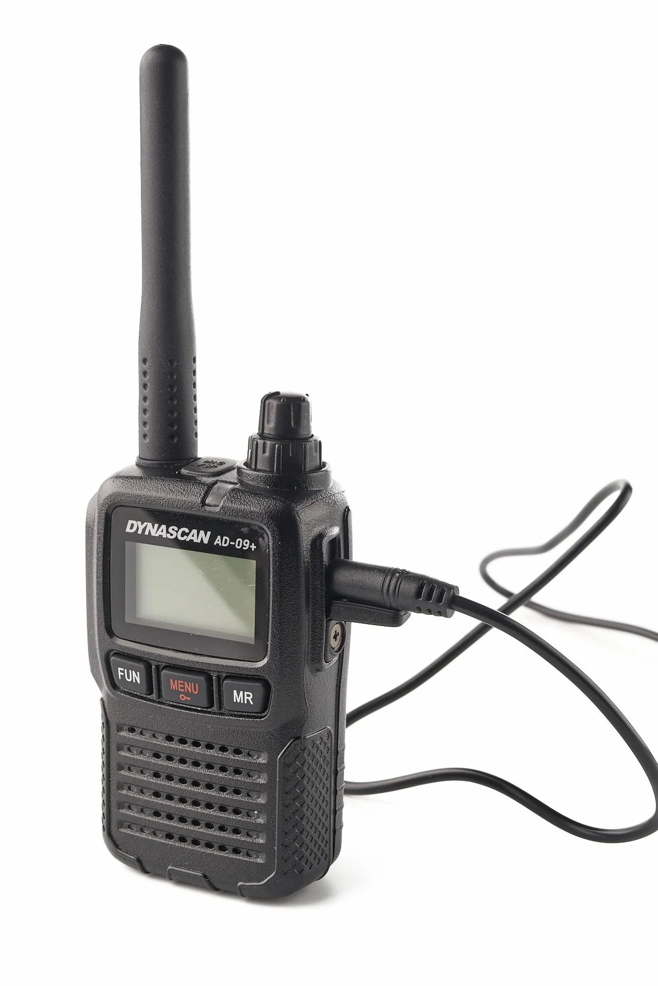 Dynascan AD-09+ Plus Pack de 2 Talkies-Walkies PMR446 avec Mallette Professionnelle – Ultra-Compact, Châssis Aluminium, 16 Canaux, Recharge USB, Oreillettes Incluses