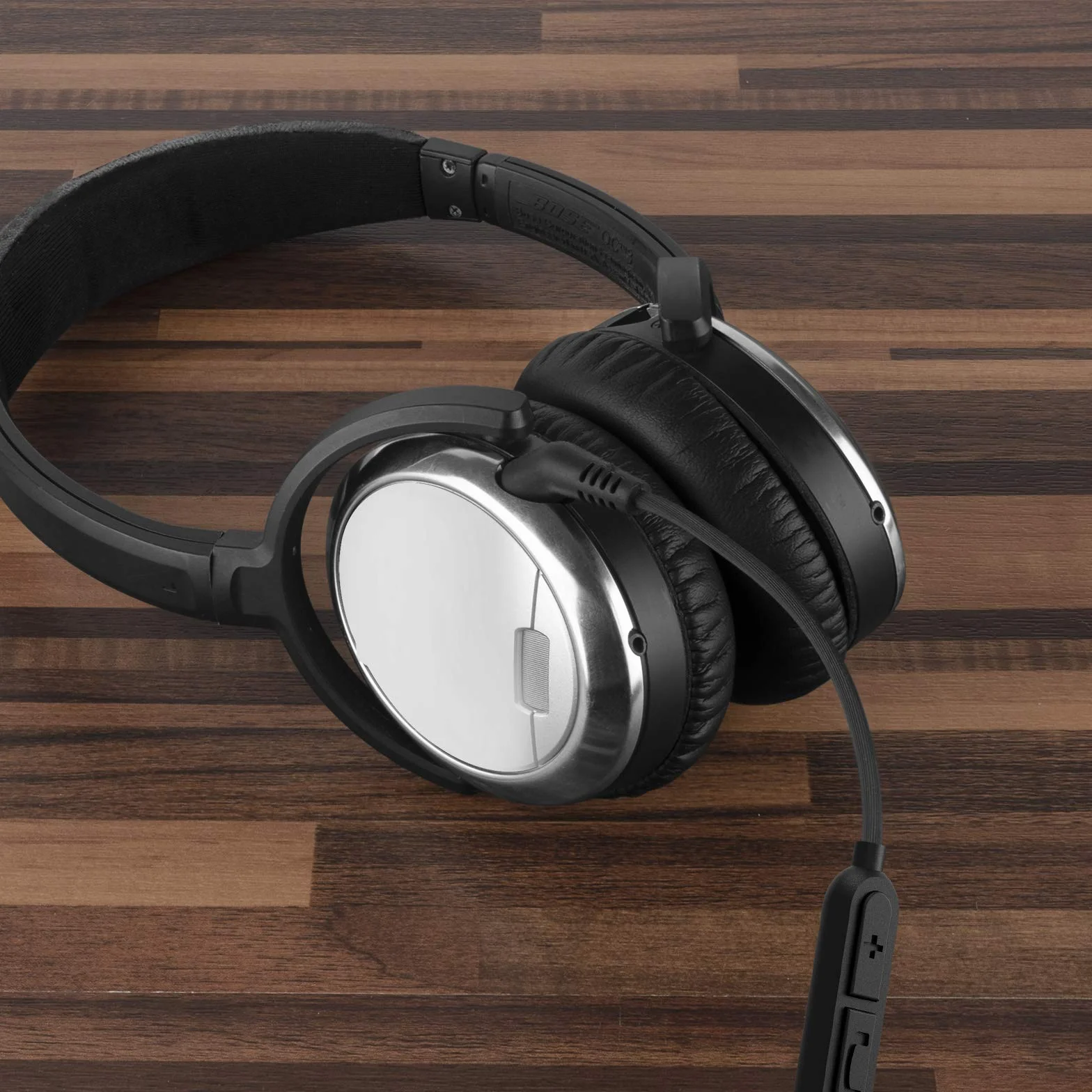 GEEKRIA Câble audio avec micro compatible avec Bose QuietComfort 3, câble pour écouteurs QC3, 3,5 mm vers 2,5 mm de remplacement stéréo avec micro intégré et contrôle du volume (4 pi / 1,2 m)
