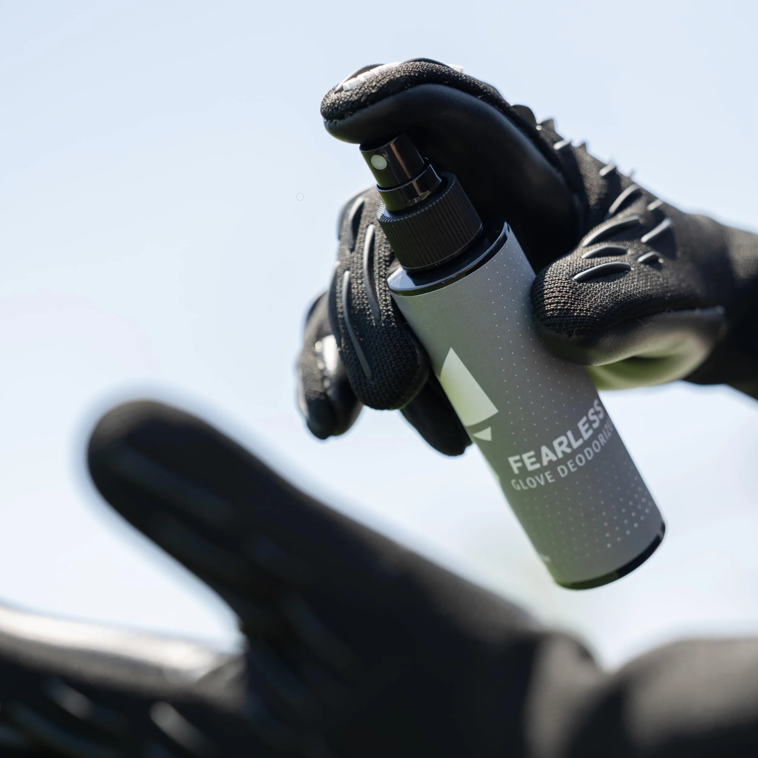 Glove Refresher Spray 120 ML Éliminateur d’odeurs pour Gants de Gardien Latex Tissu