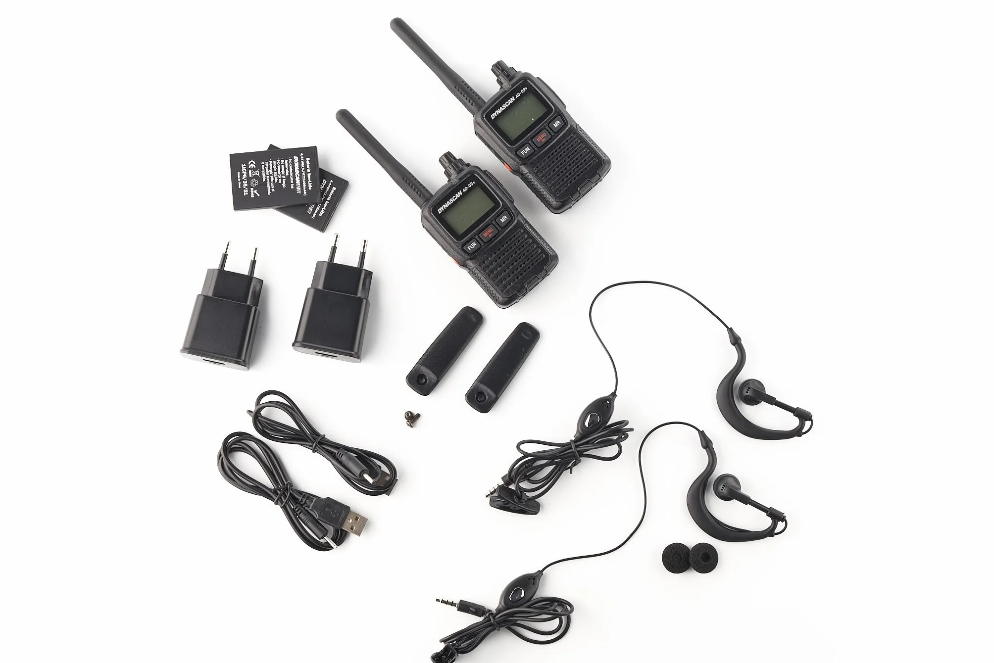Dynascan AD-09+ Plus Pack de 2 Talkies-Walkies PMR446 avec Mallette Professionnelle – Ultra-Compact, Châssis Aluminium, 16 Canaux, Recharge USB, Oreillettes Incluses