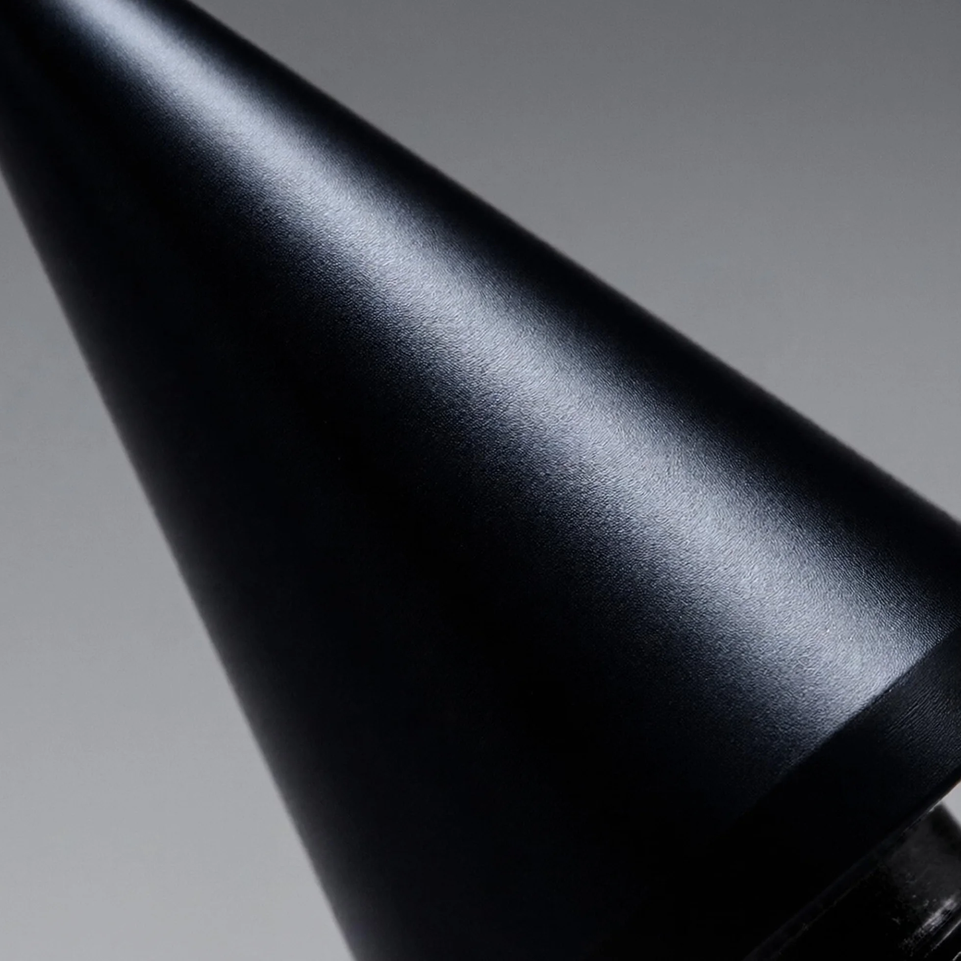 PrecisionGeek Speaker Spikes M6 – Aluminium Noir Ø10 × 20 mm – Anti-Vibration – 4 pièces